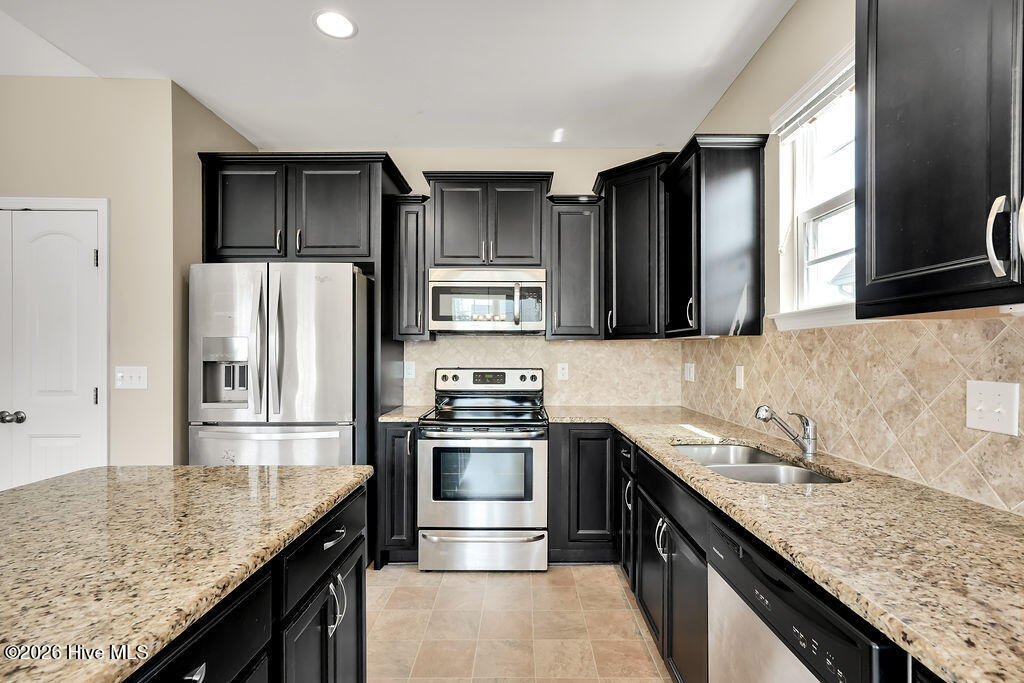 100564928 | Photo 16