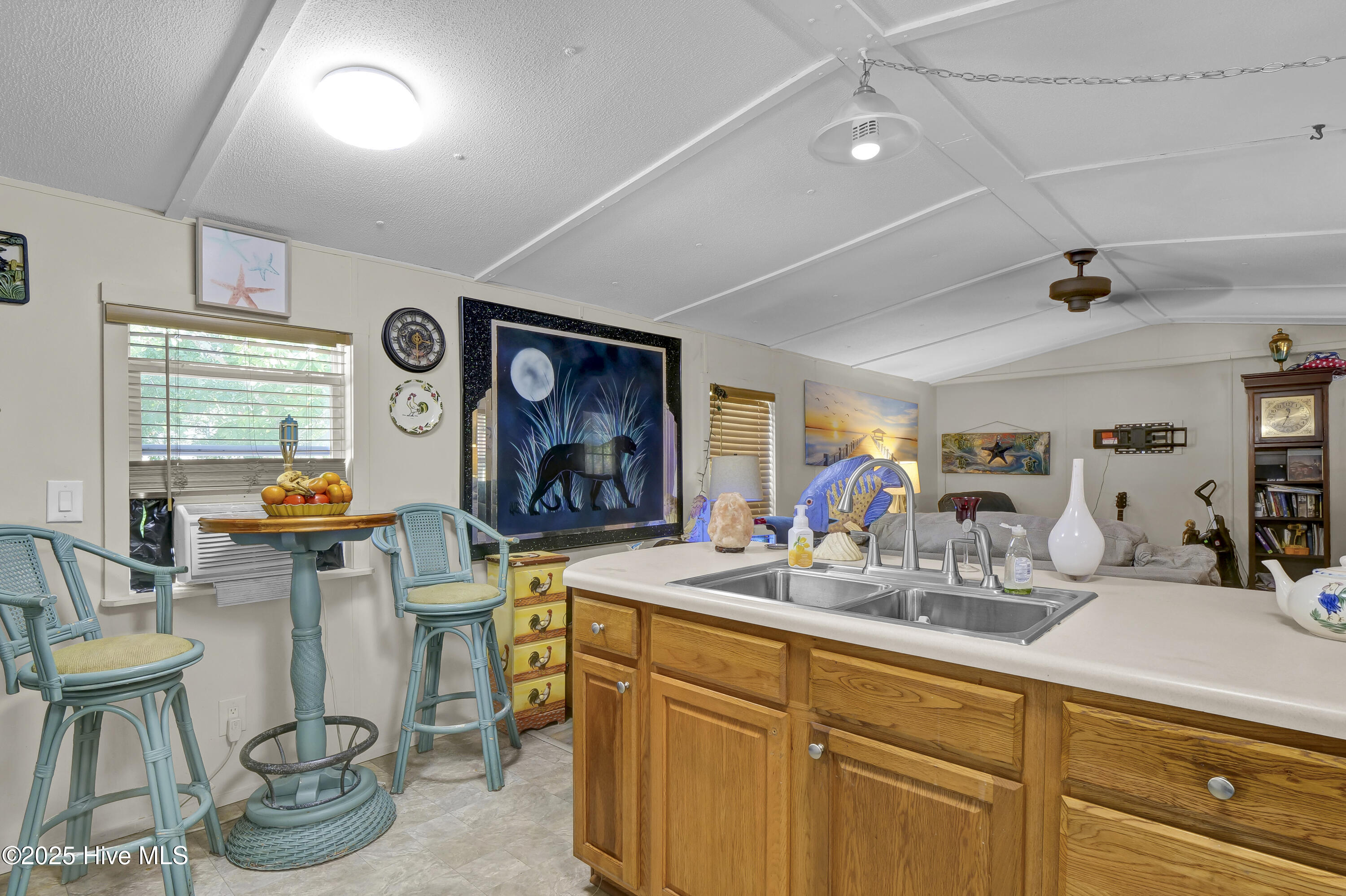 100522648 | Photo 17