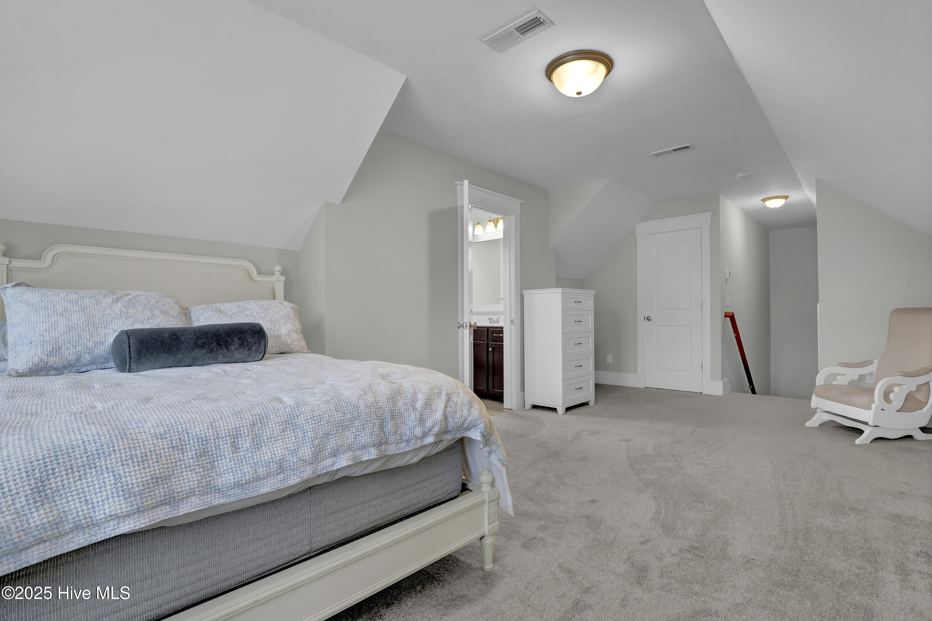 100536758 | Photo 25