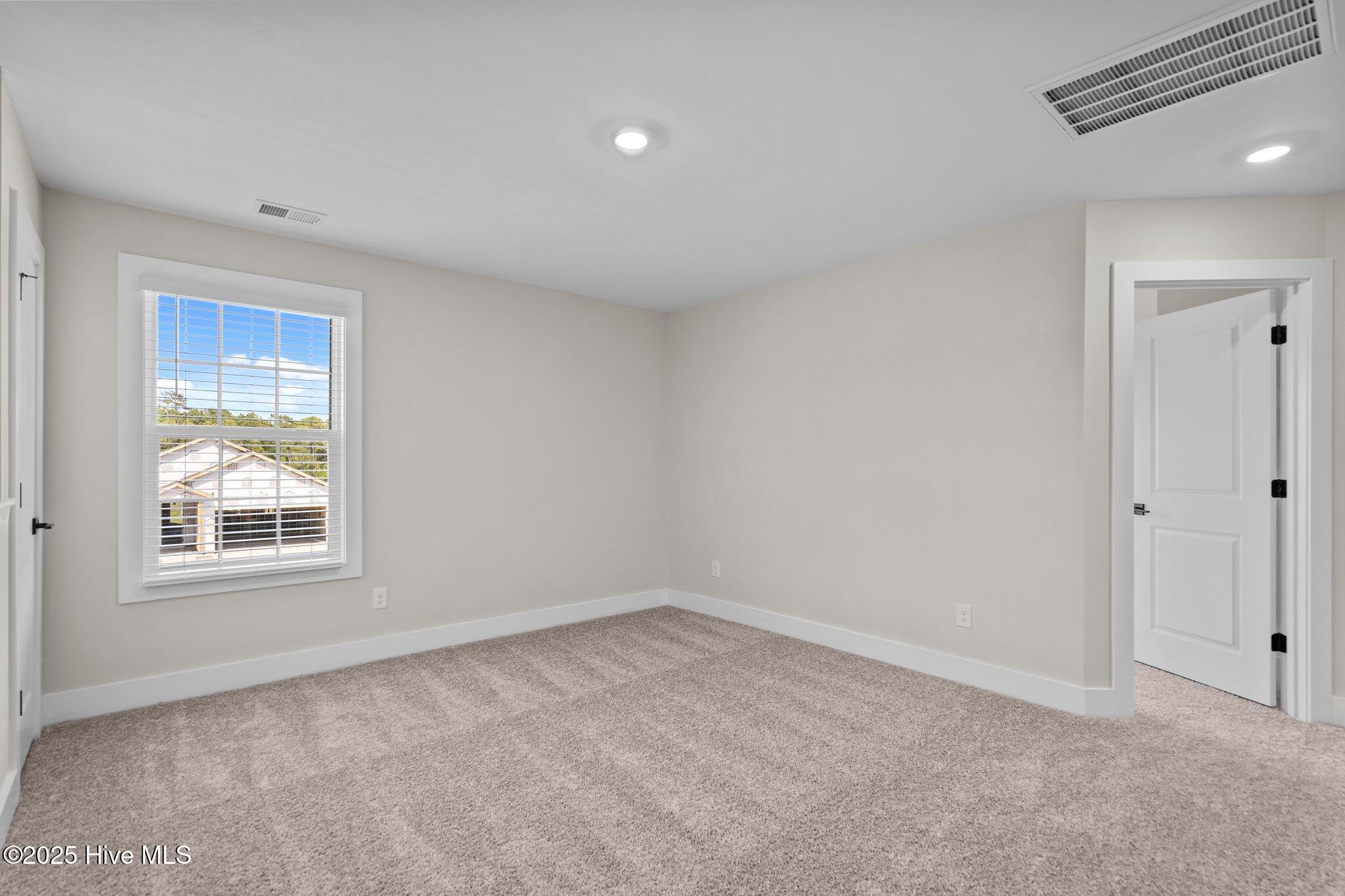 100555757 | Photo 24