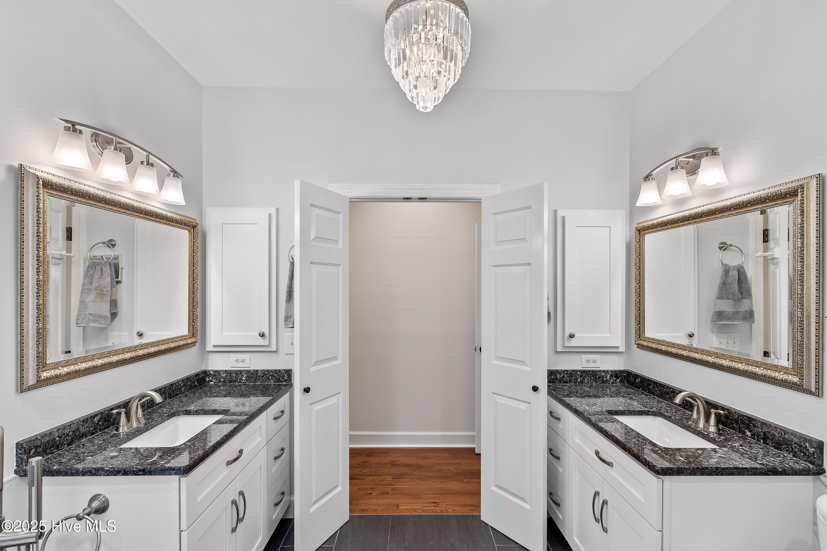 100549732 | Photo 13