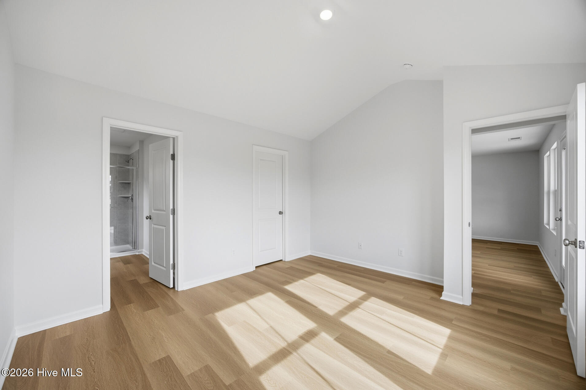 100559901 | Photo 15