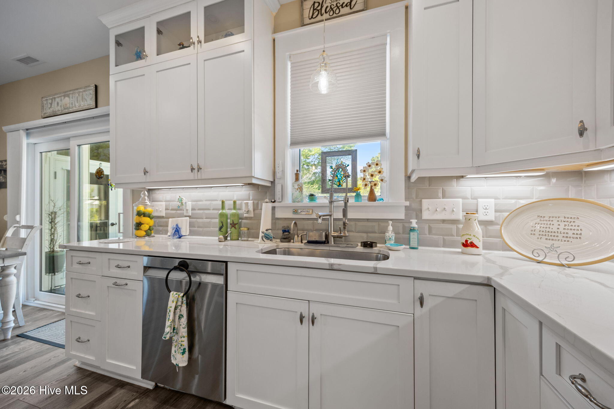 100567463 | Photo 24