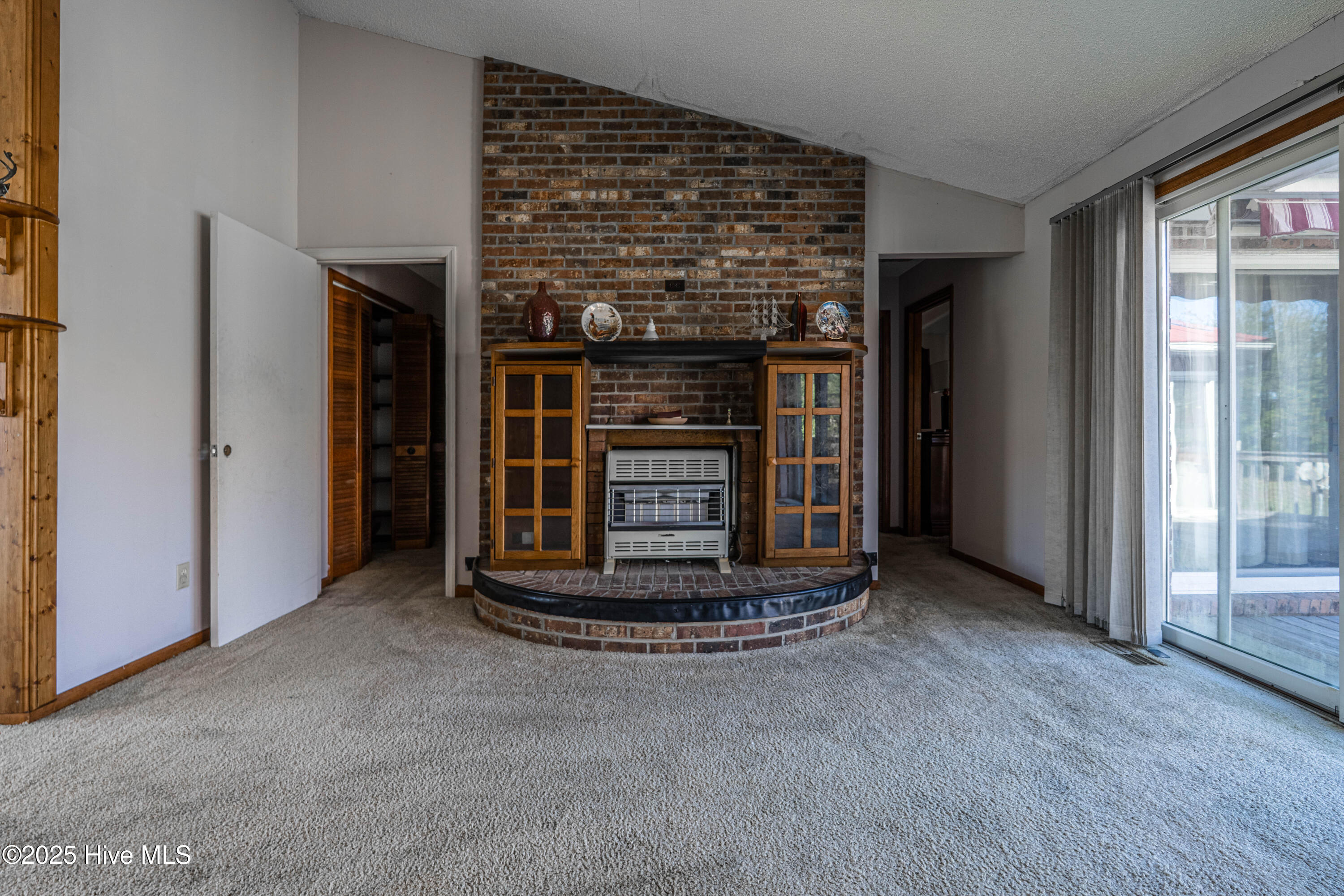 100536472 | Photo 23