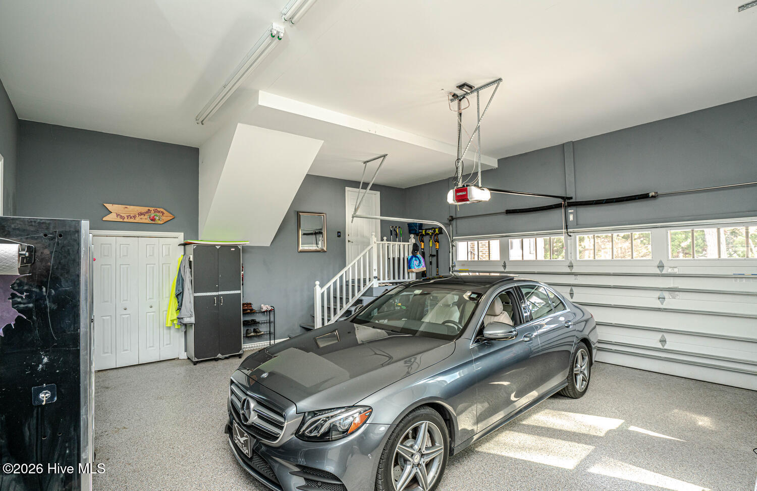 100561911 | Photo 63