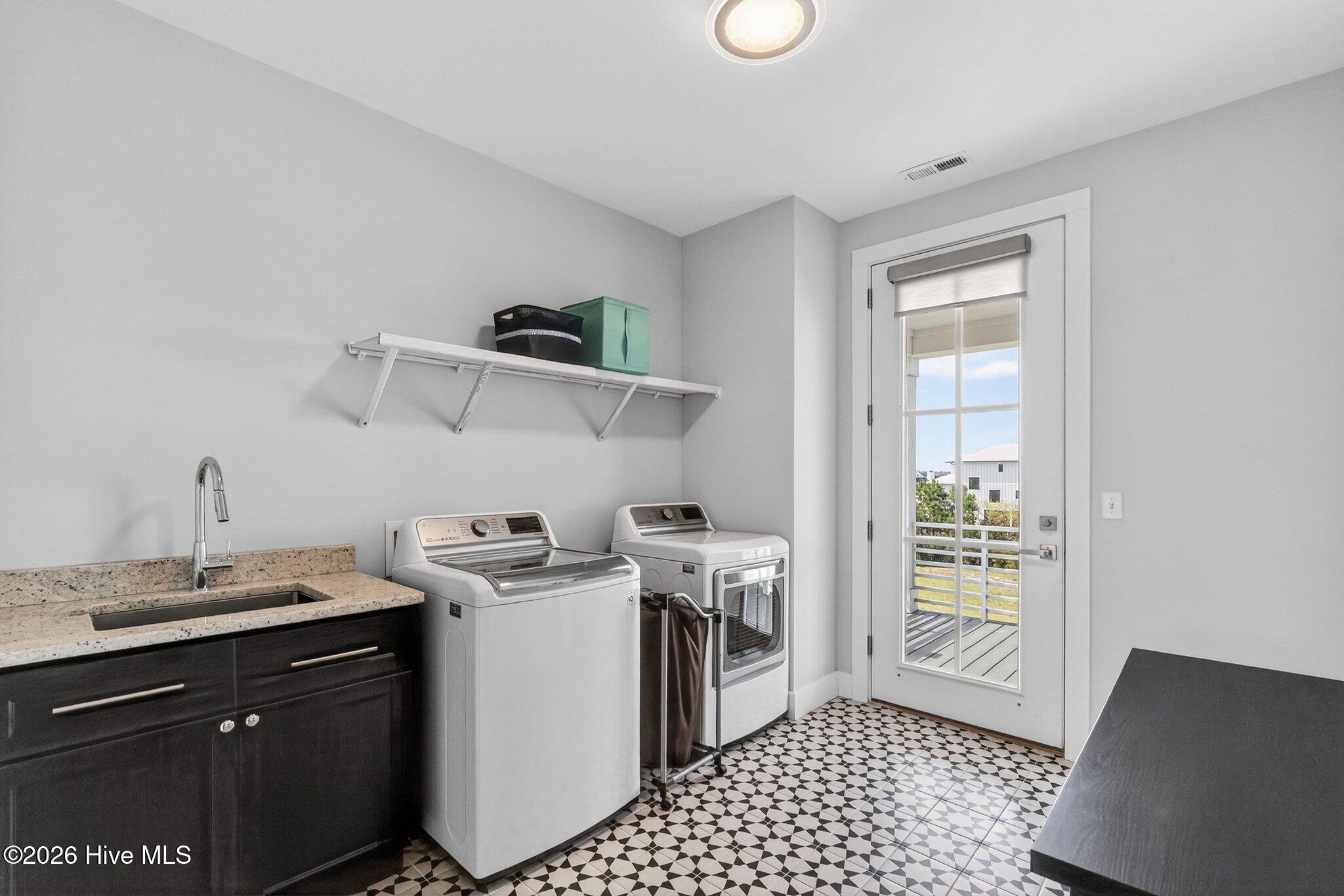 100561460 | Photo 29