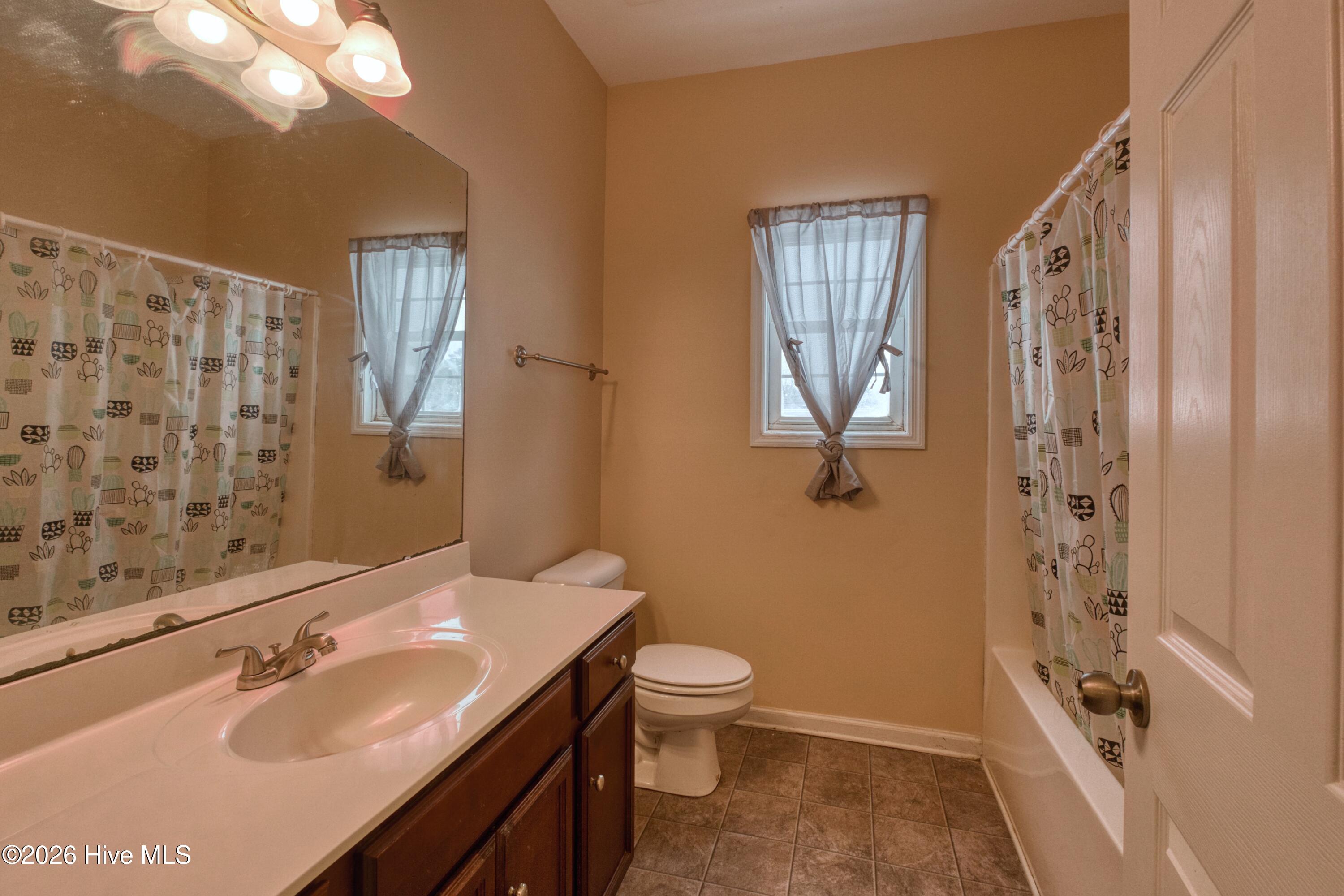 100548809 | Photo 14