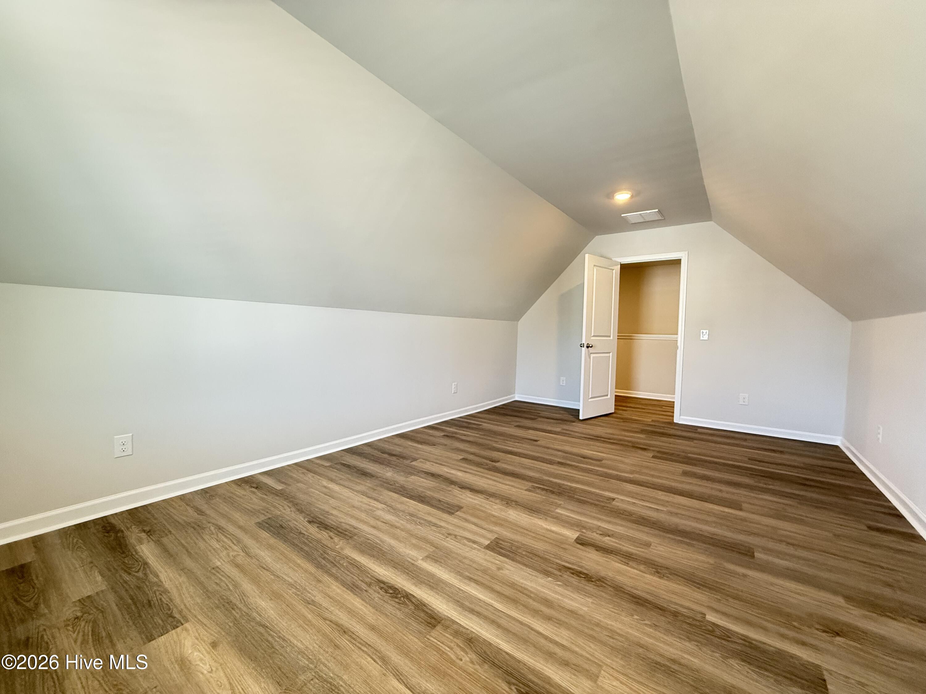 100546589 | Photo 22