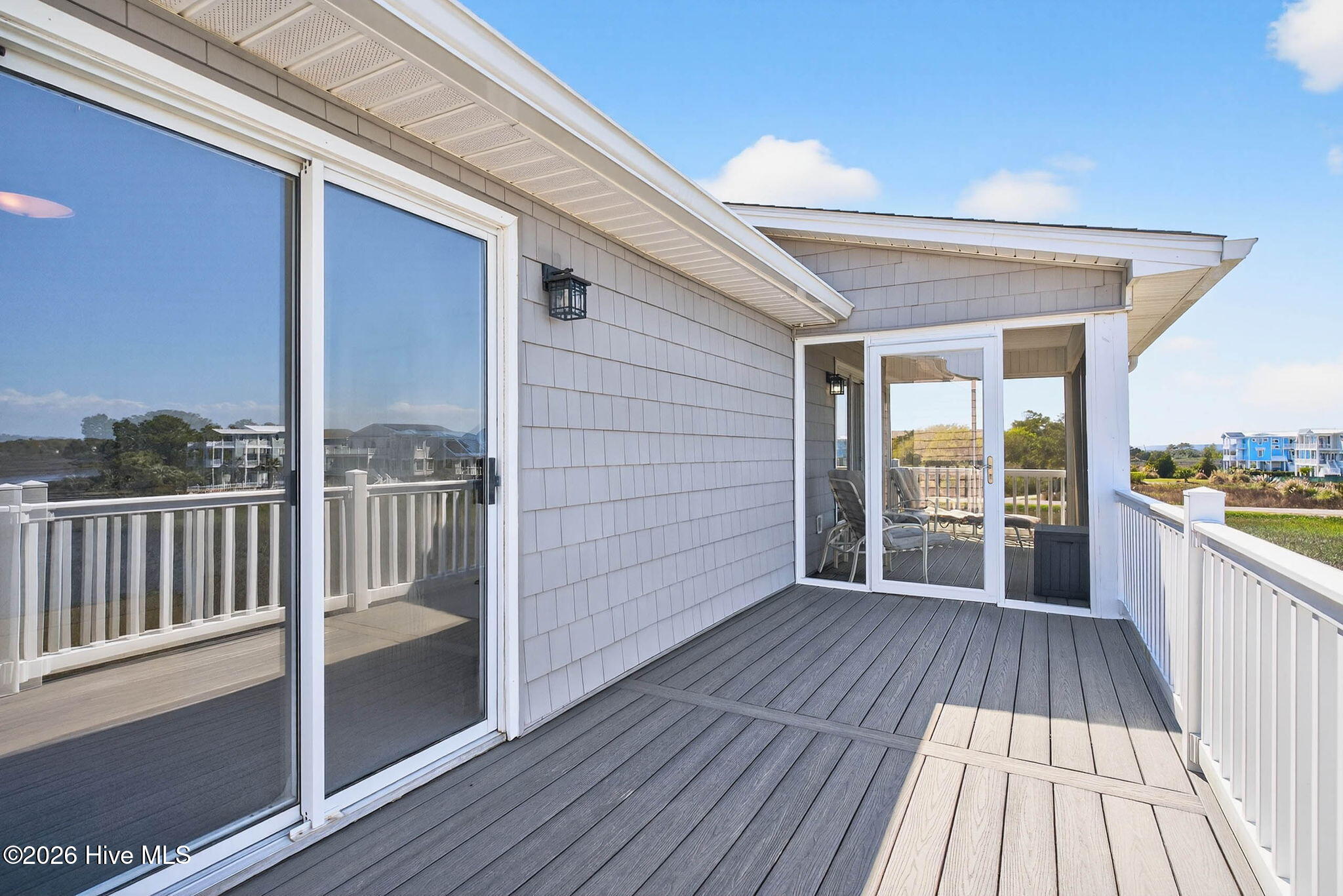 100564703 | Photo 36