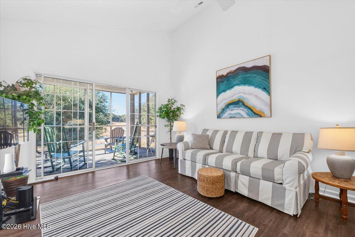 100551155 | Photo 24