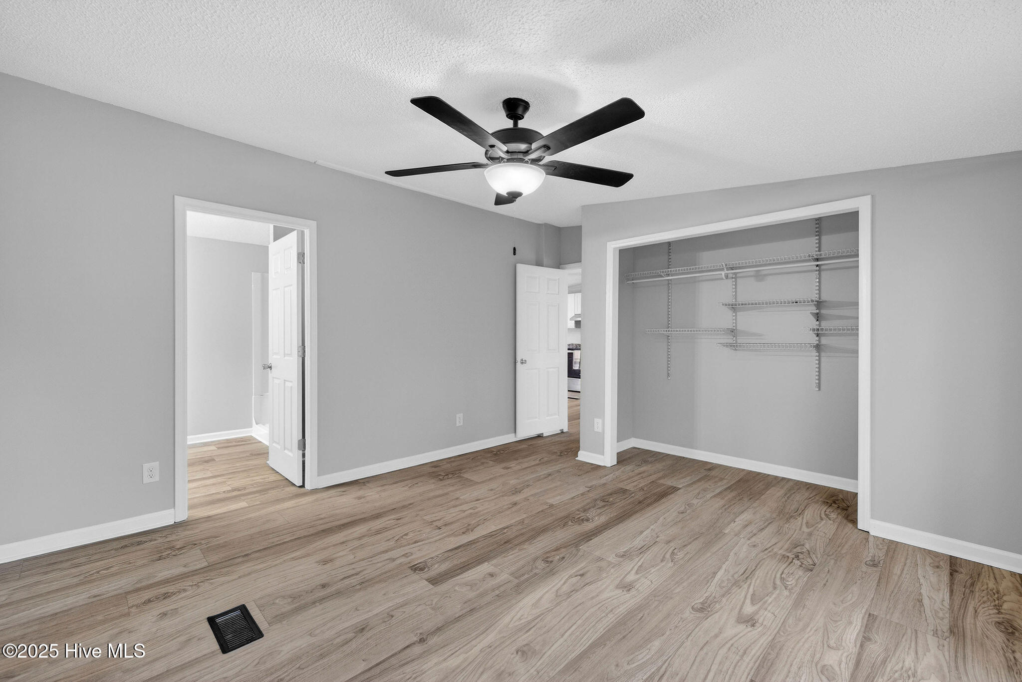 100544256 | Photo 14