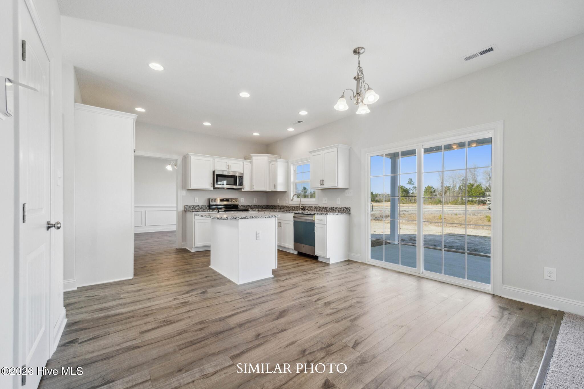 100553964 | Photo 14