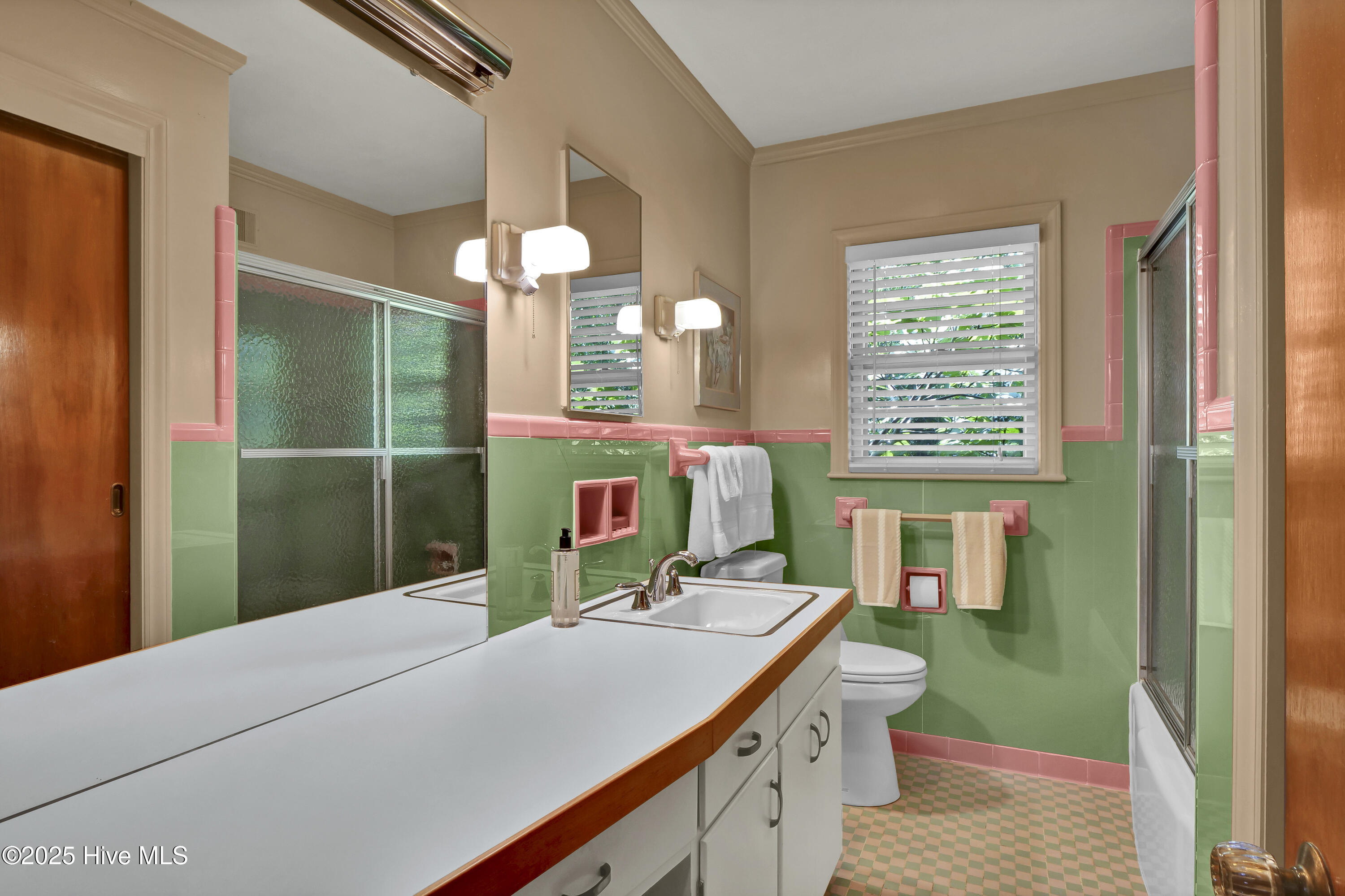 100522690 | Photo 33