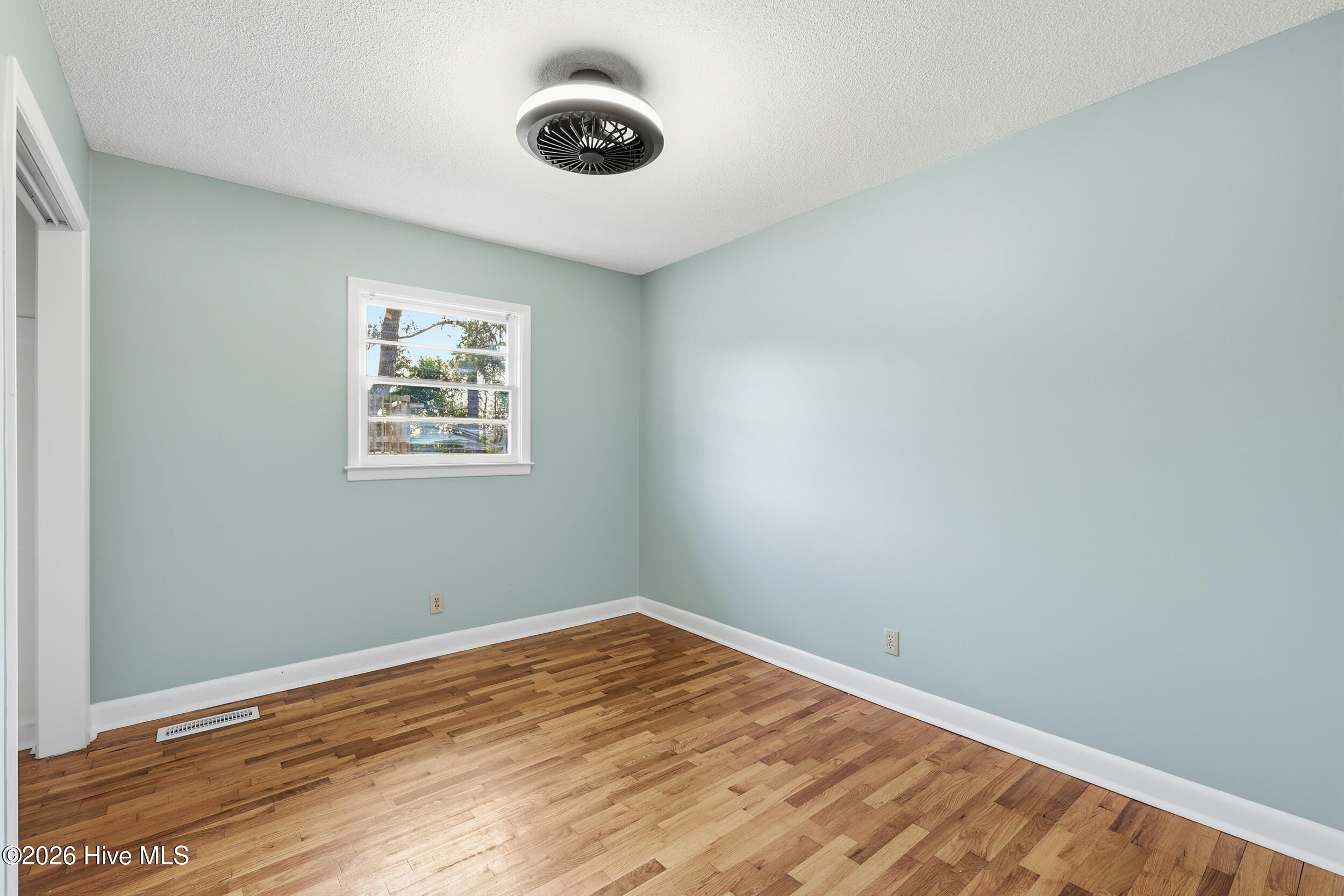 100540296 | Photo 15