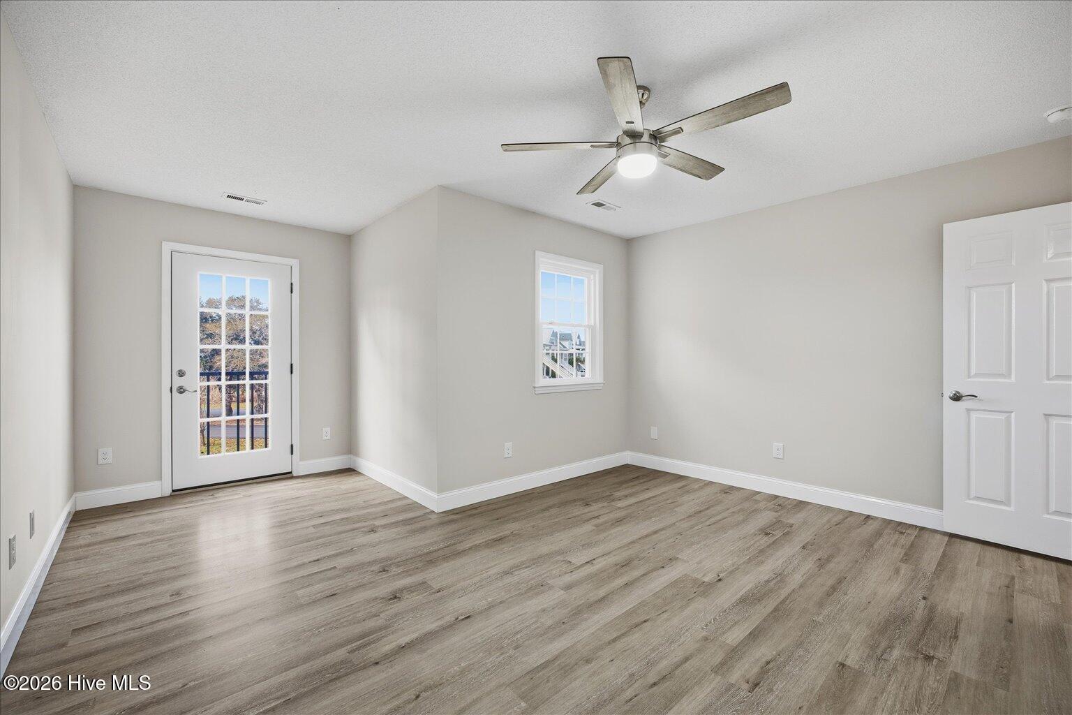 100555379 | Photo 40