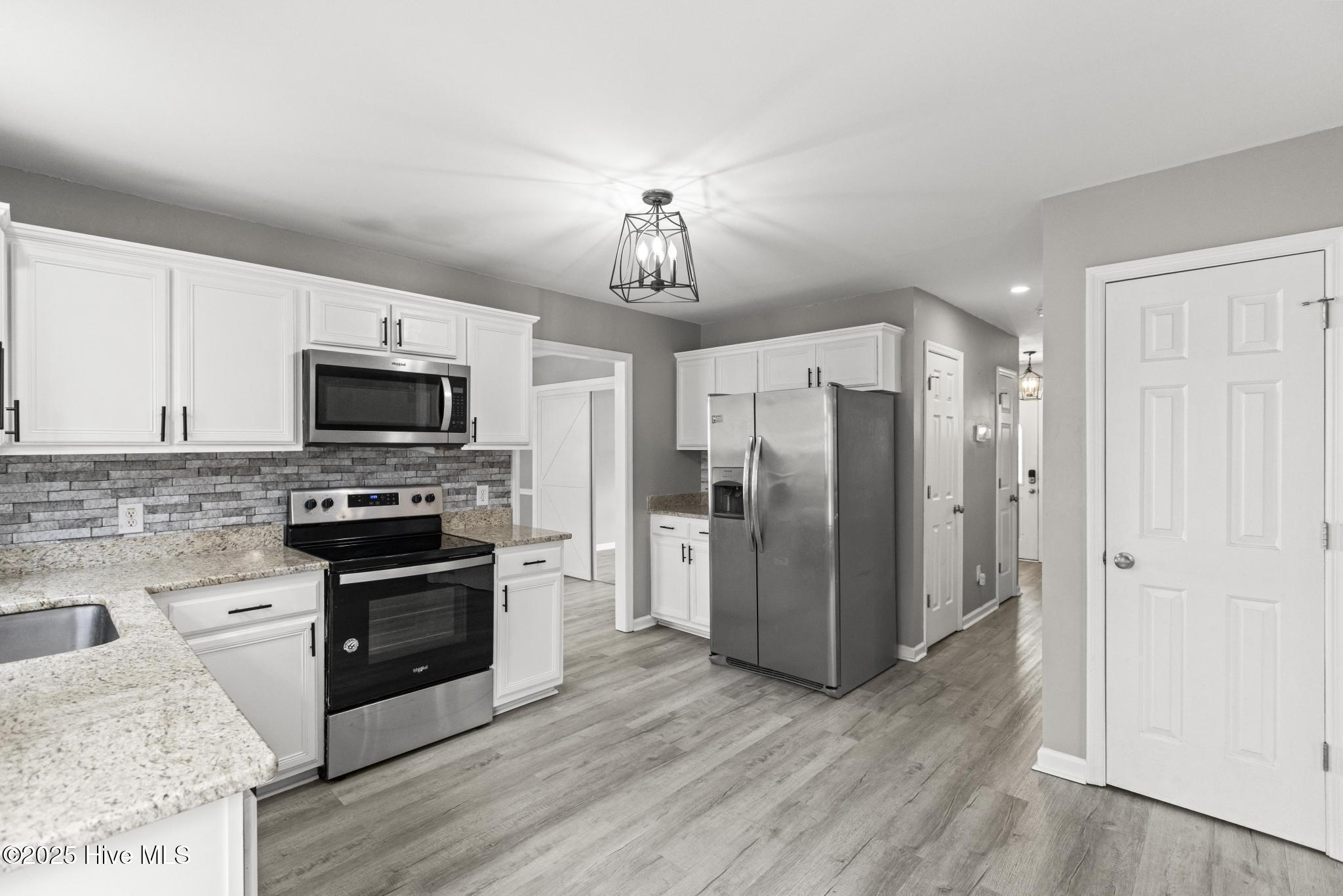 100545087 | Photo 12