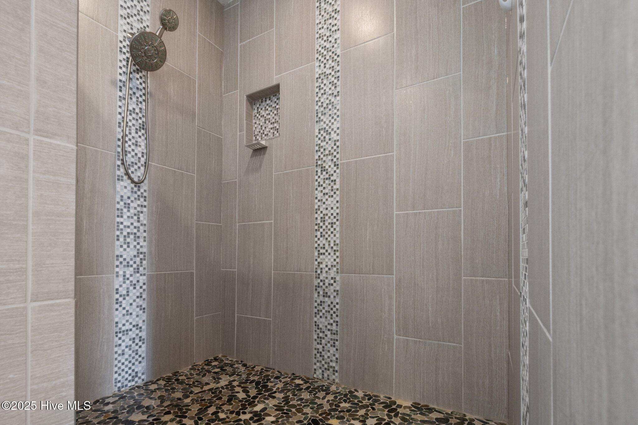 100506414 | Photo 37