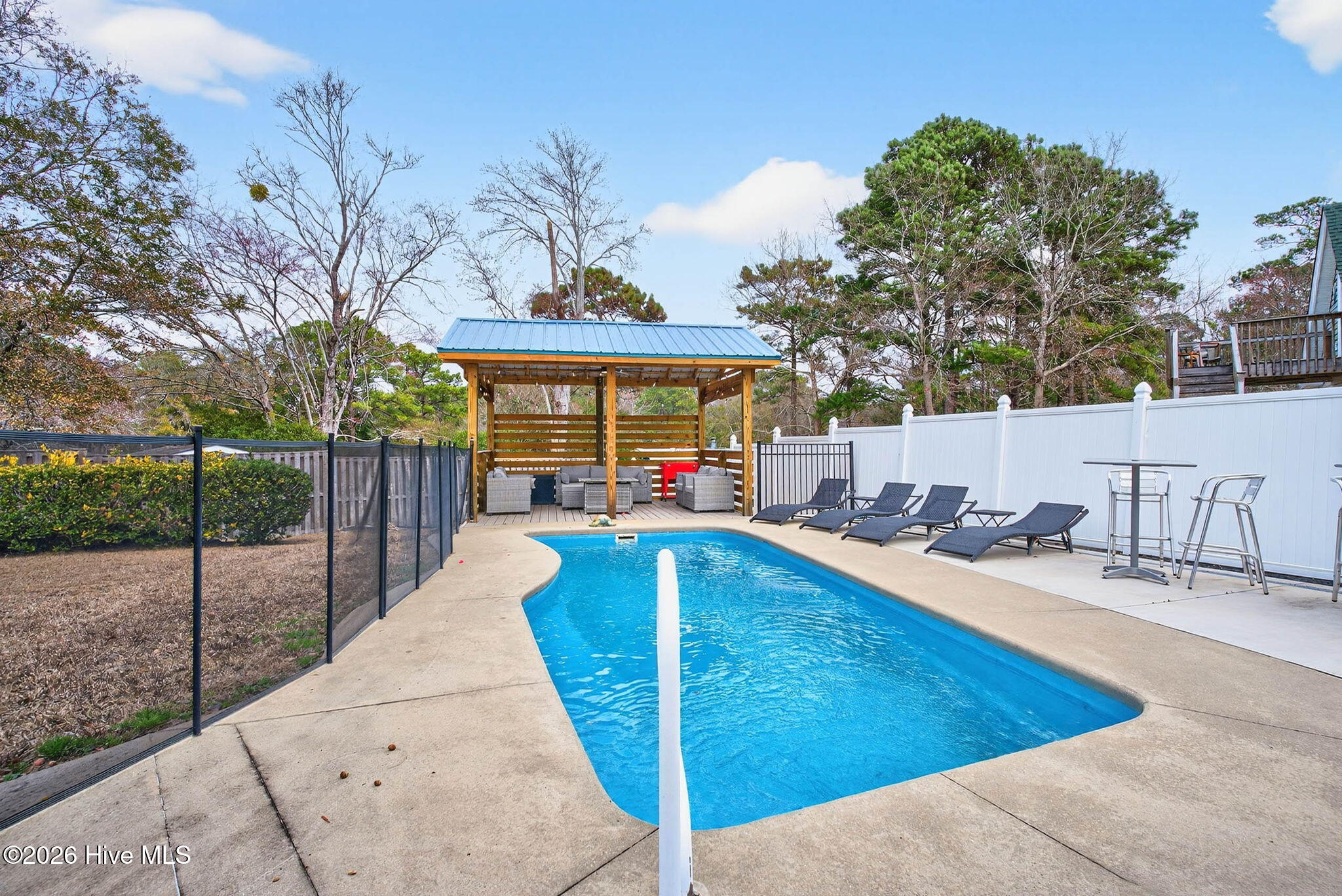 100556471 | Photo 37