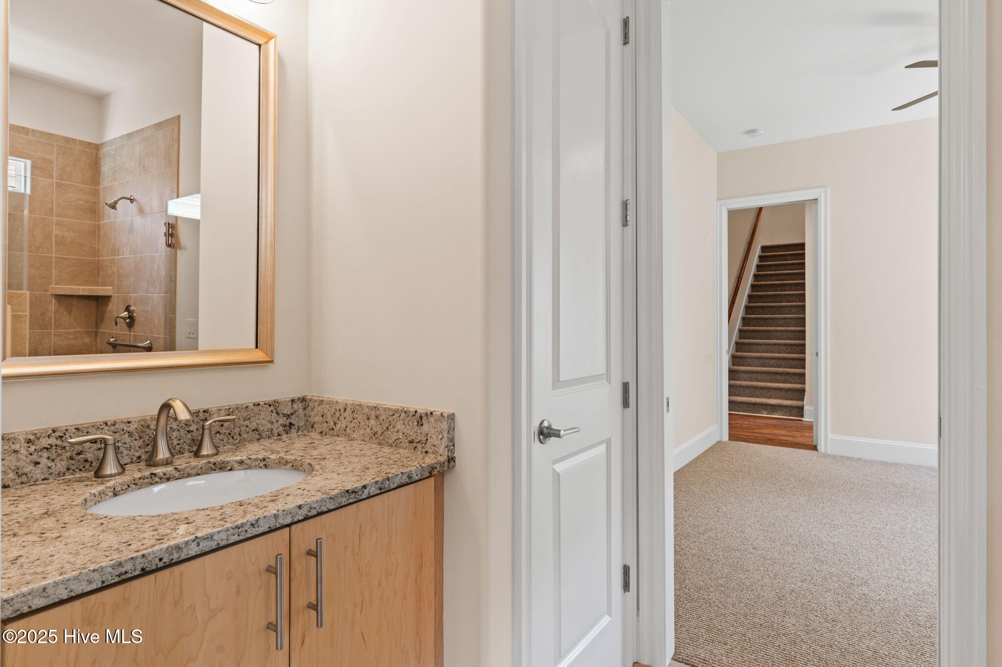 100524030 | Photo 45