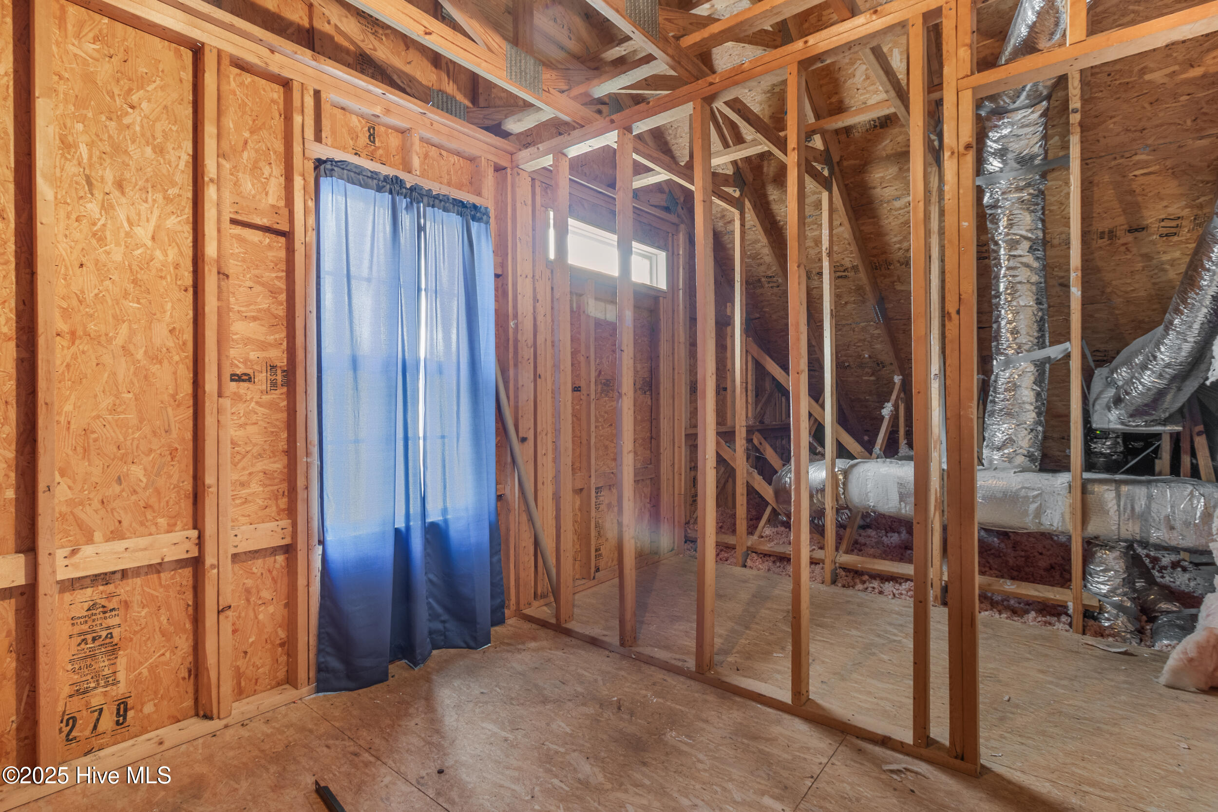 100536590 | Photo 34