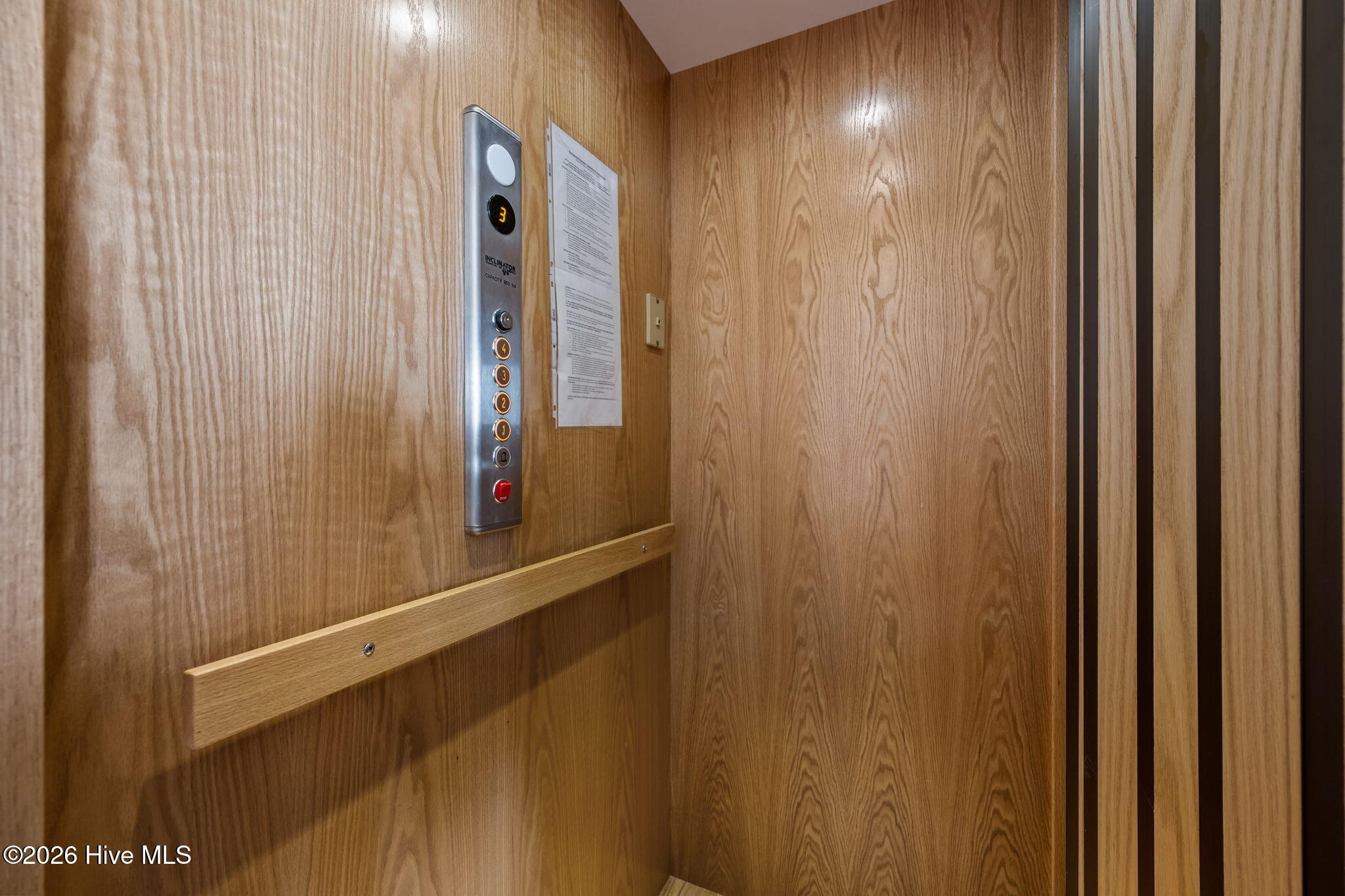 100570241 | Photo 11