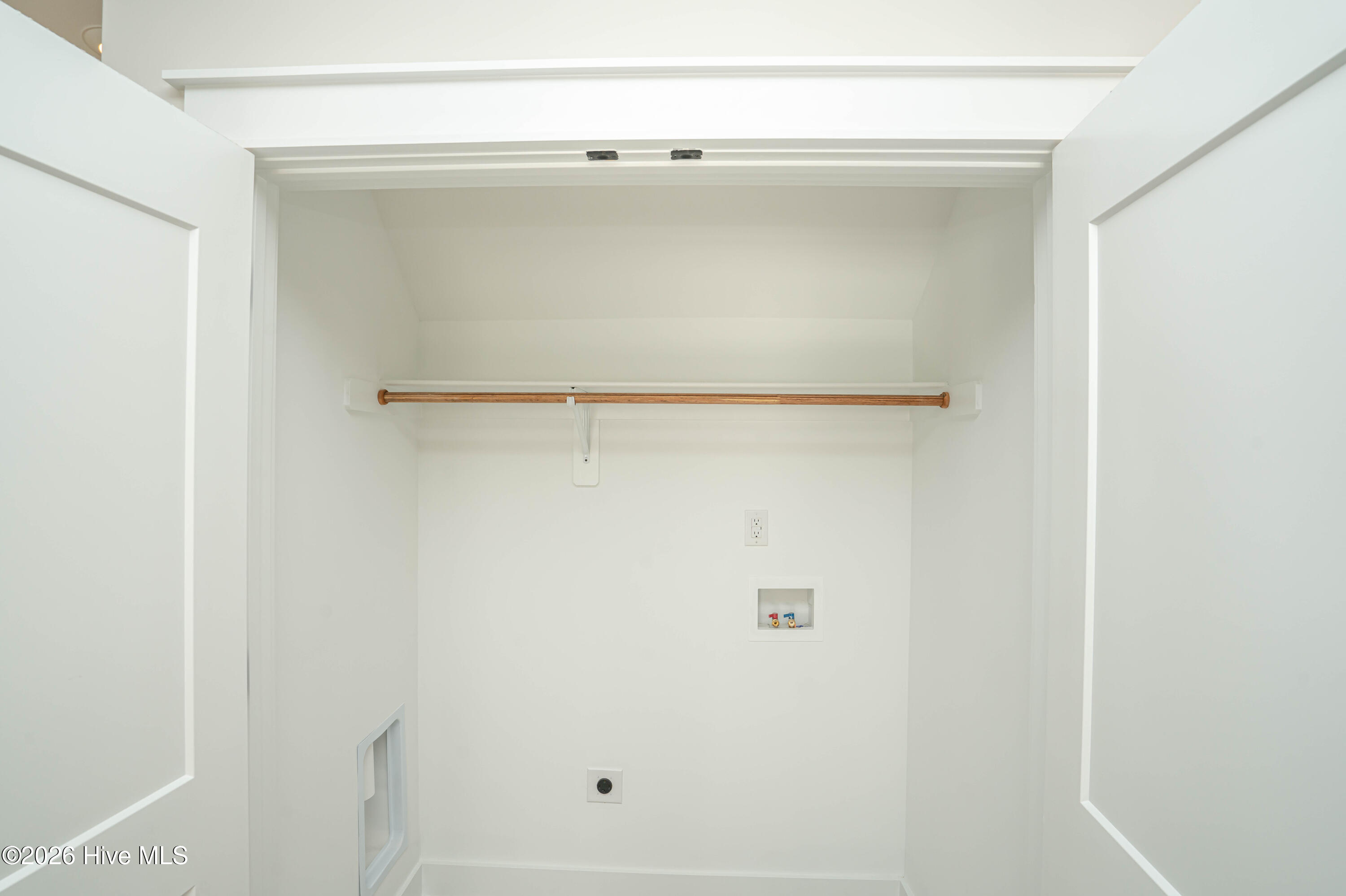 100548241 | Photo 31