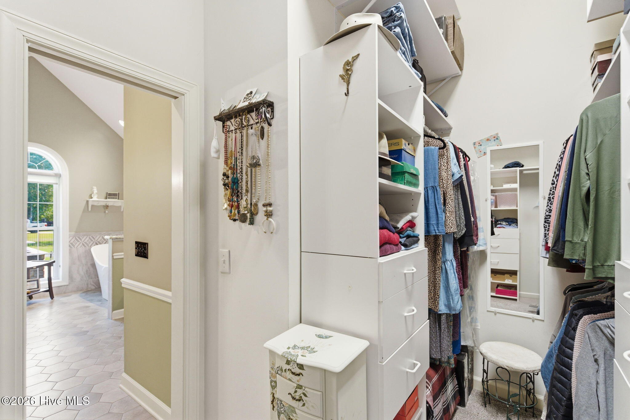 100570615 | Photo 33