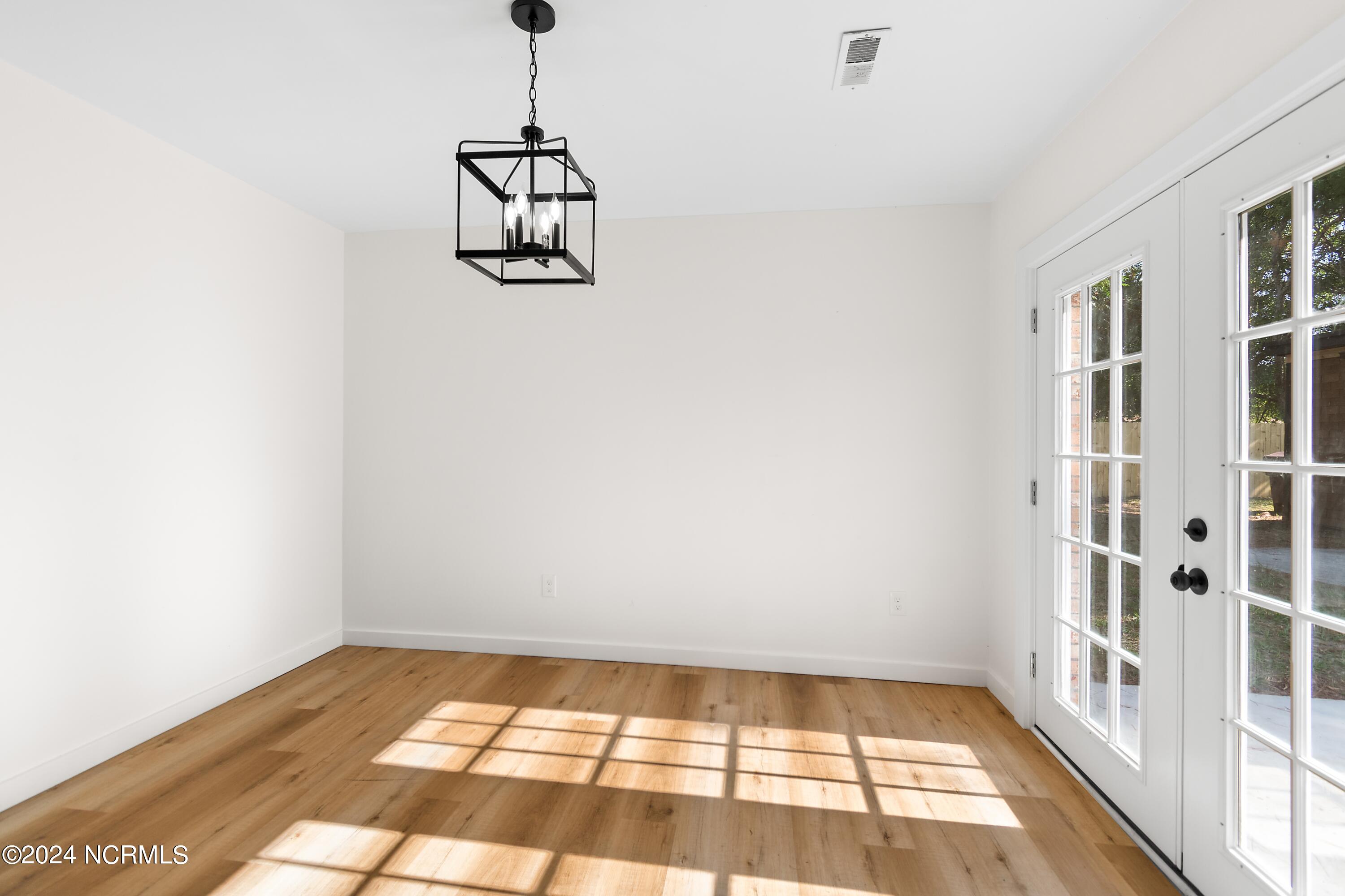 100563573 | Photo 25