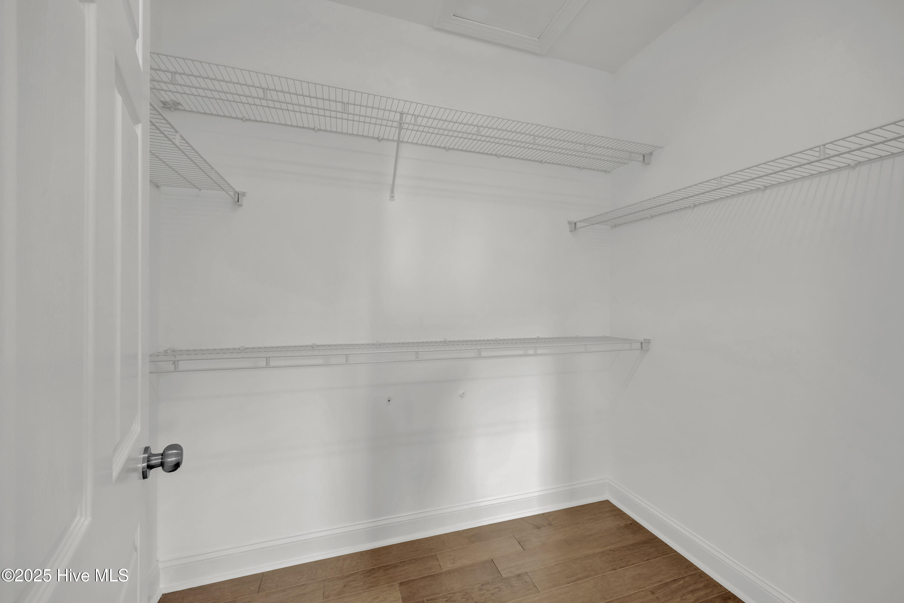 100542257 | Photo 17