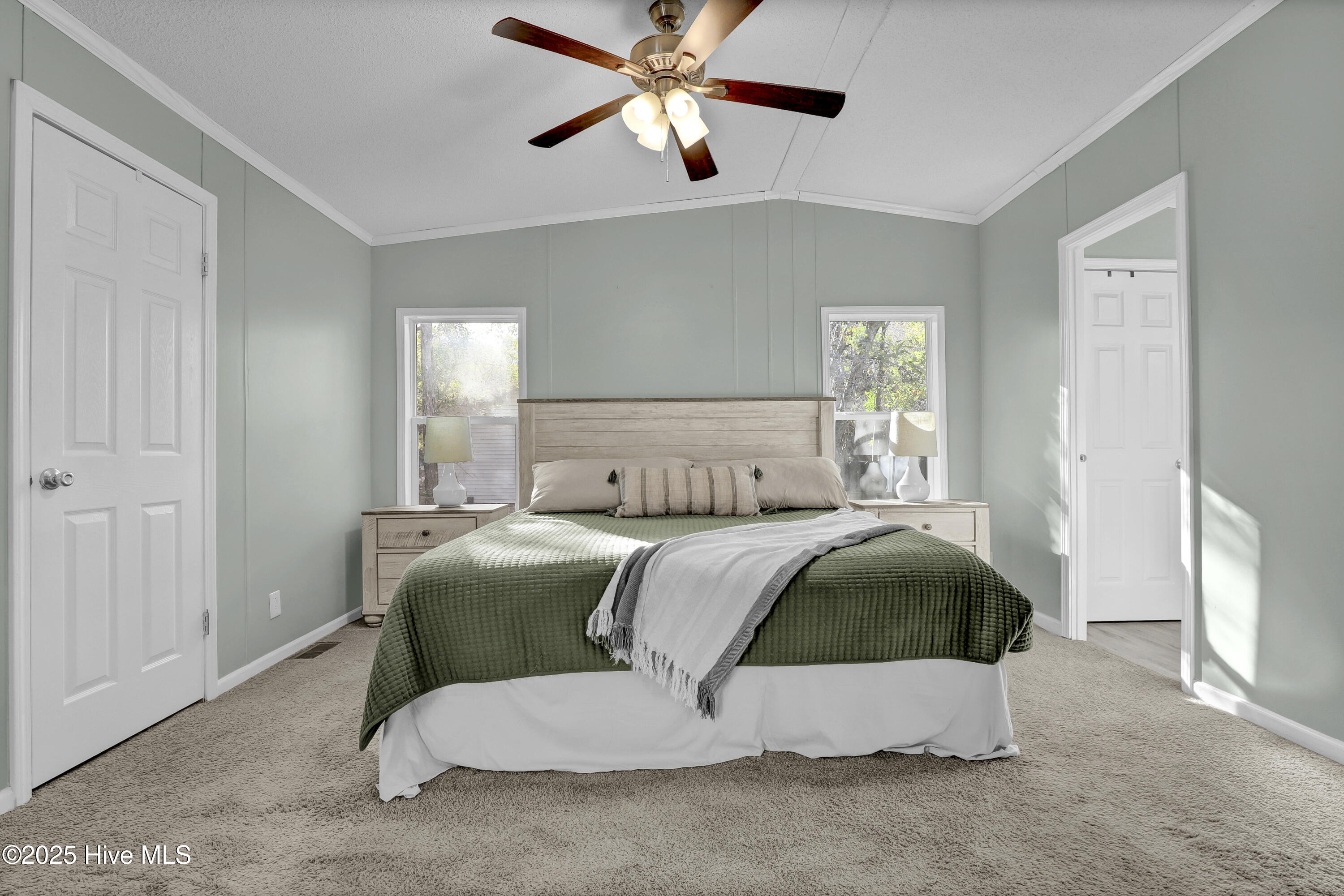 100550693 | Photo 17