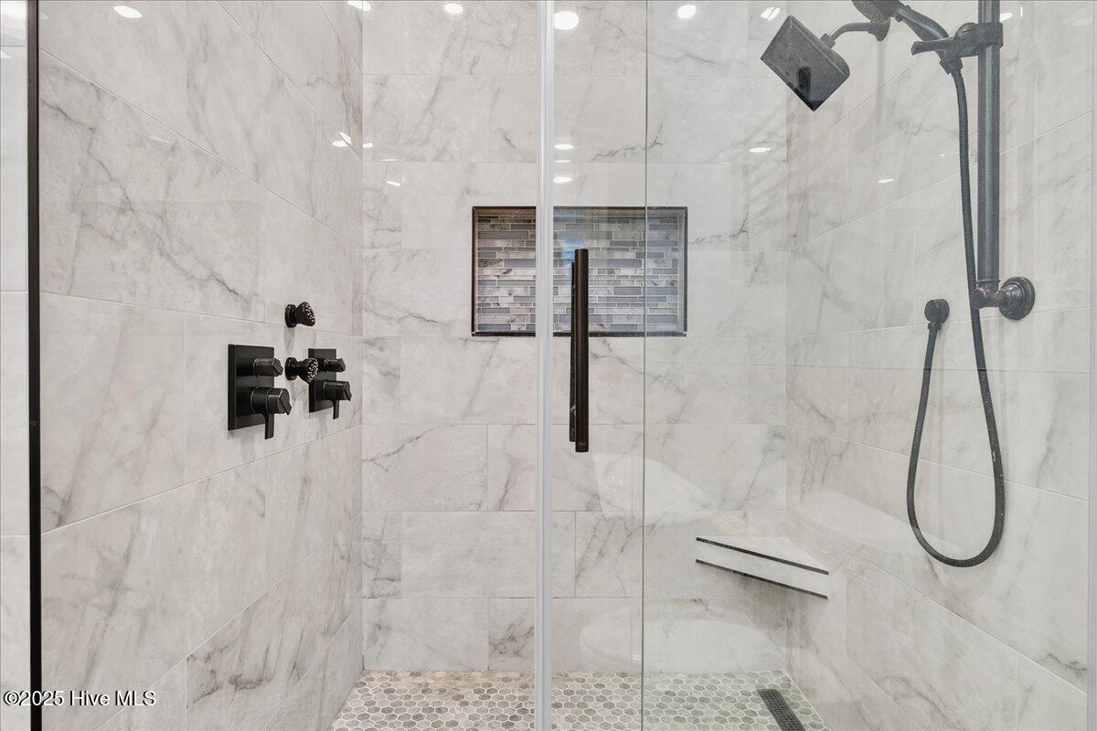 100523832 | Photo 47