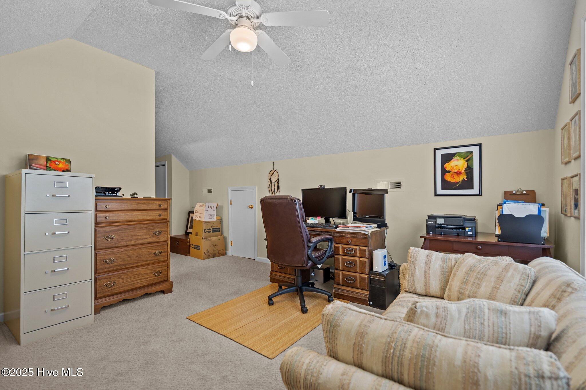 100515832 | Photo 45