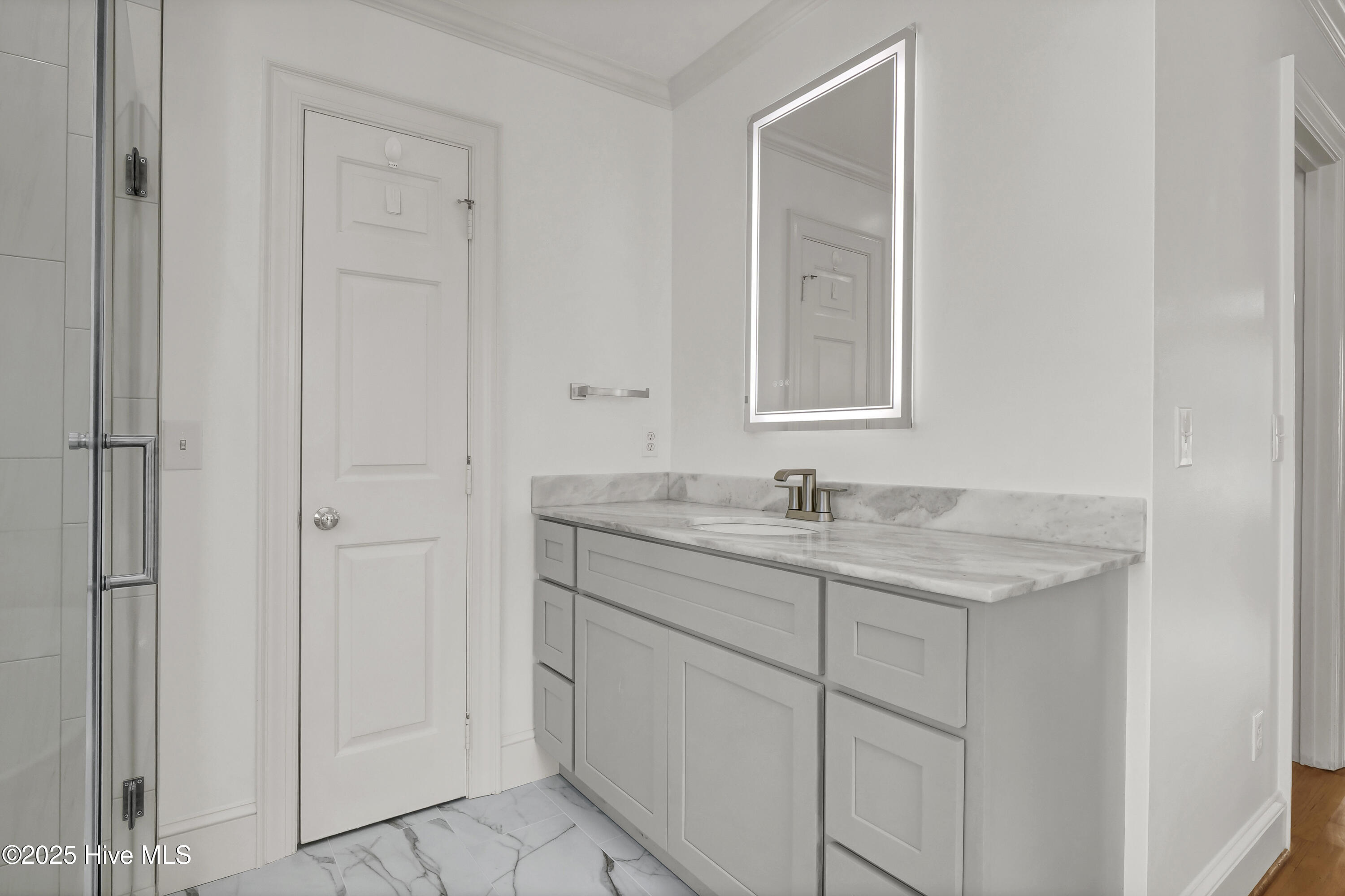 100540971 | Photo 35