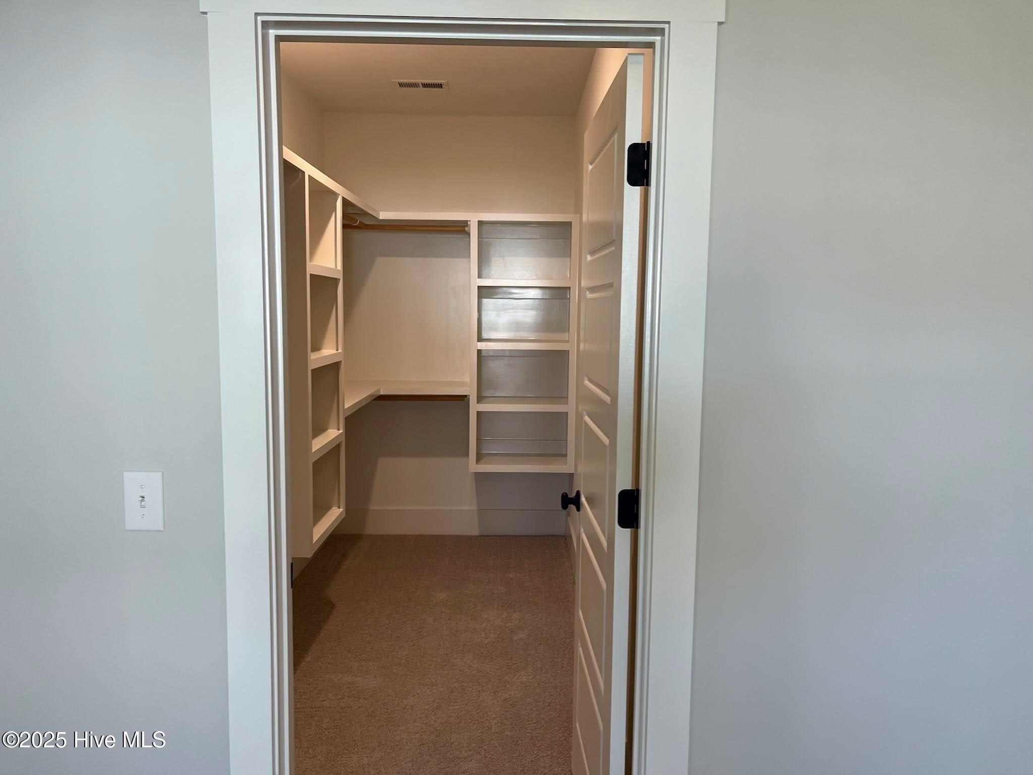 100510307 | Photo 12