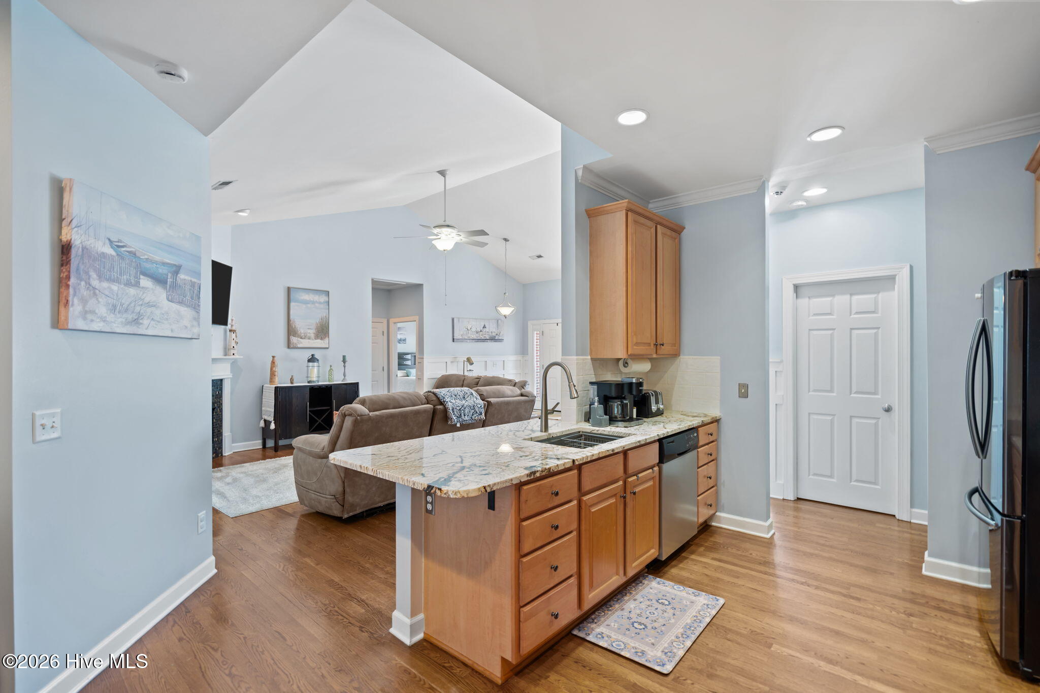 100559700 | Photo 14