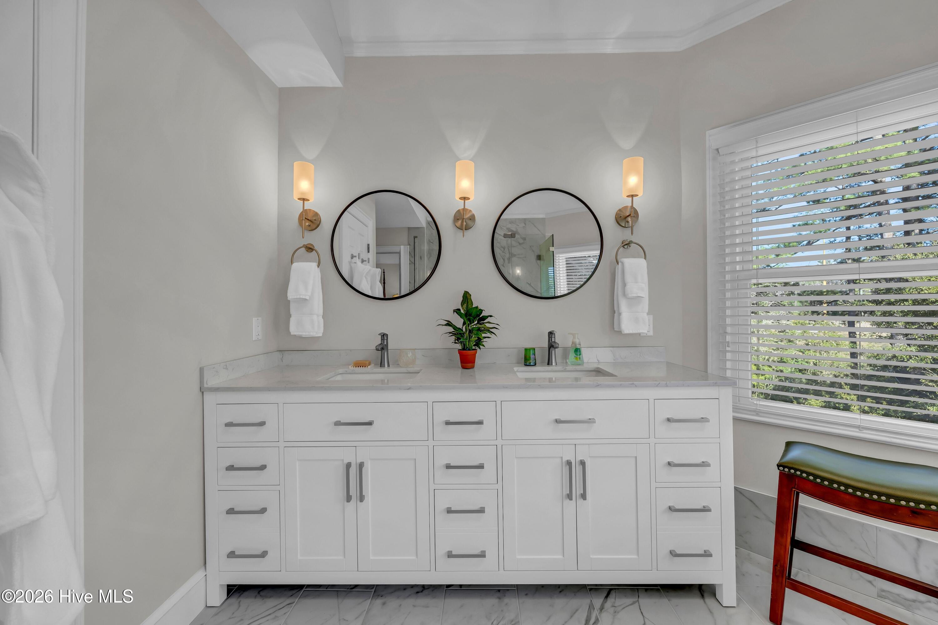 100554462 | Photo 32