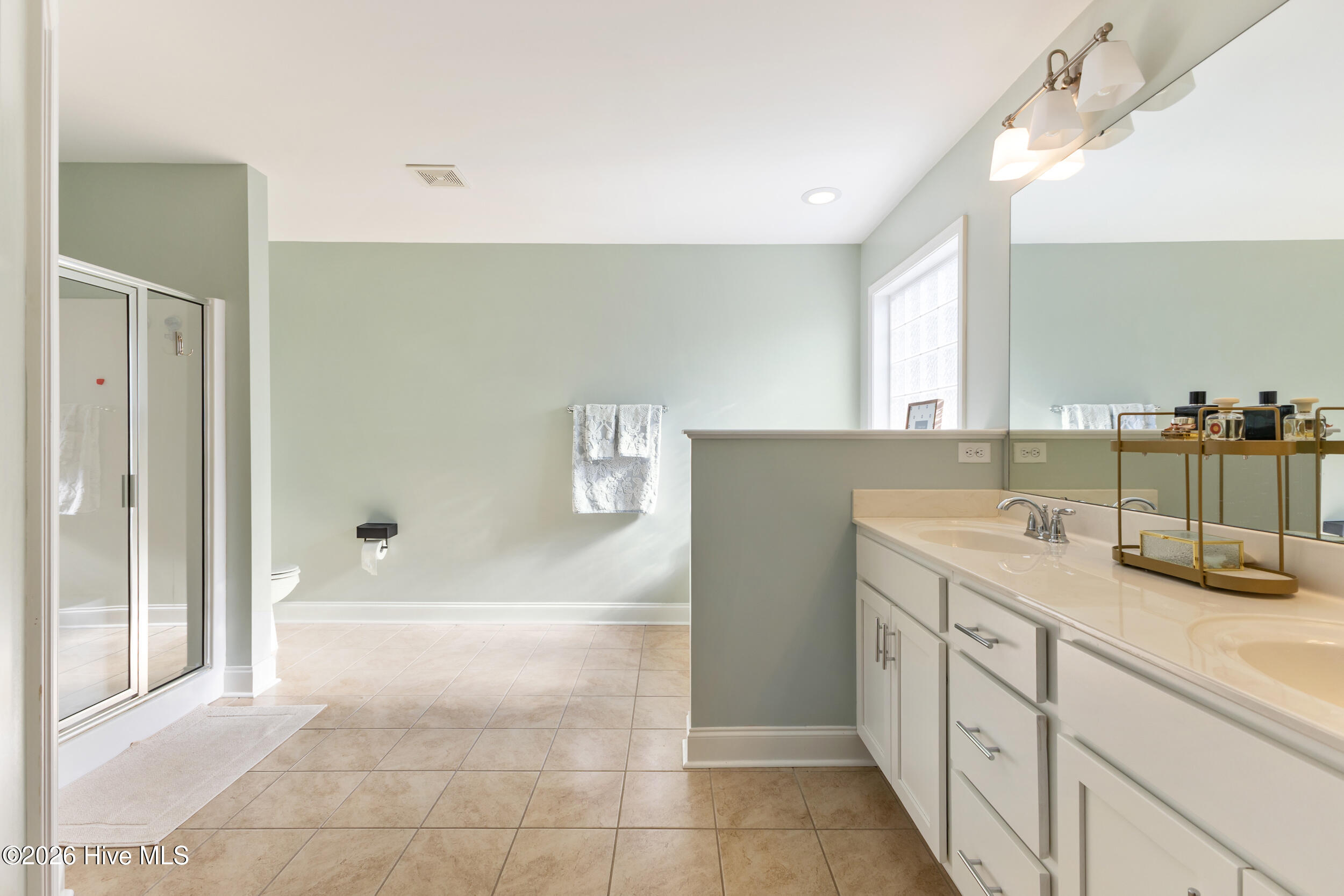 100557086 | Photo 26