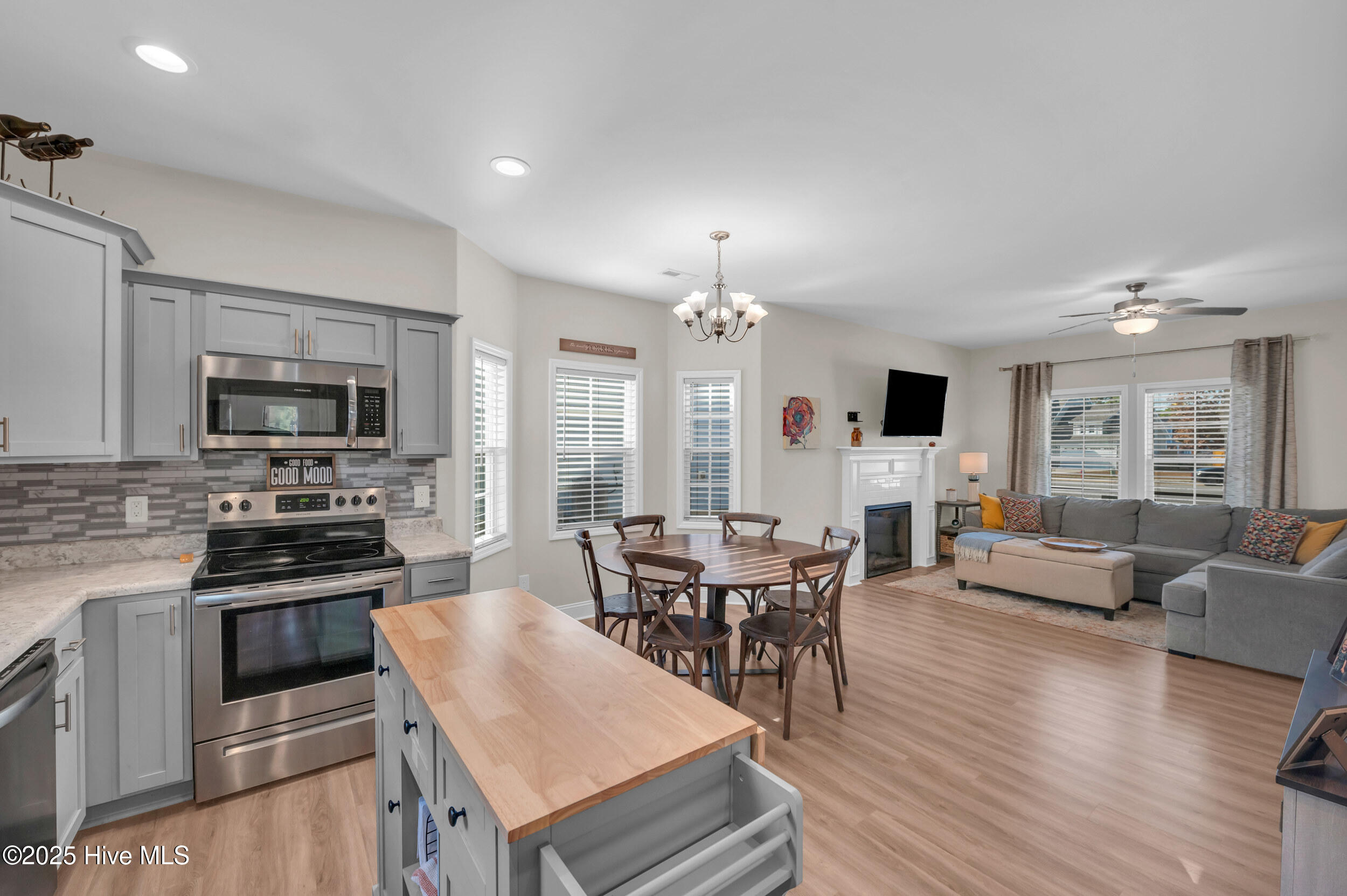 100542089 | Photo 13