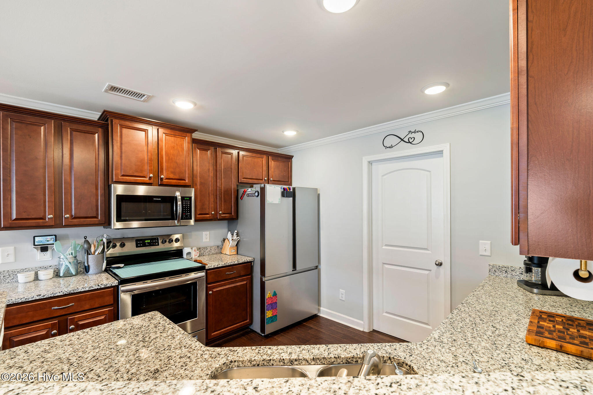 100563153 | Photo 22