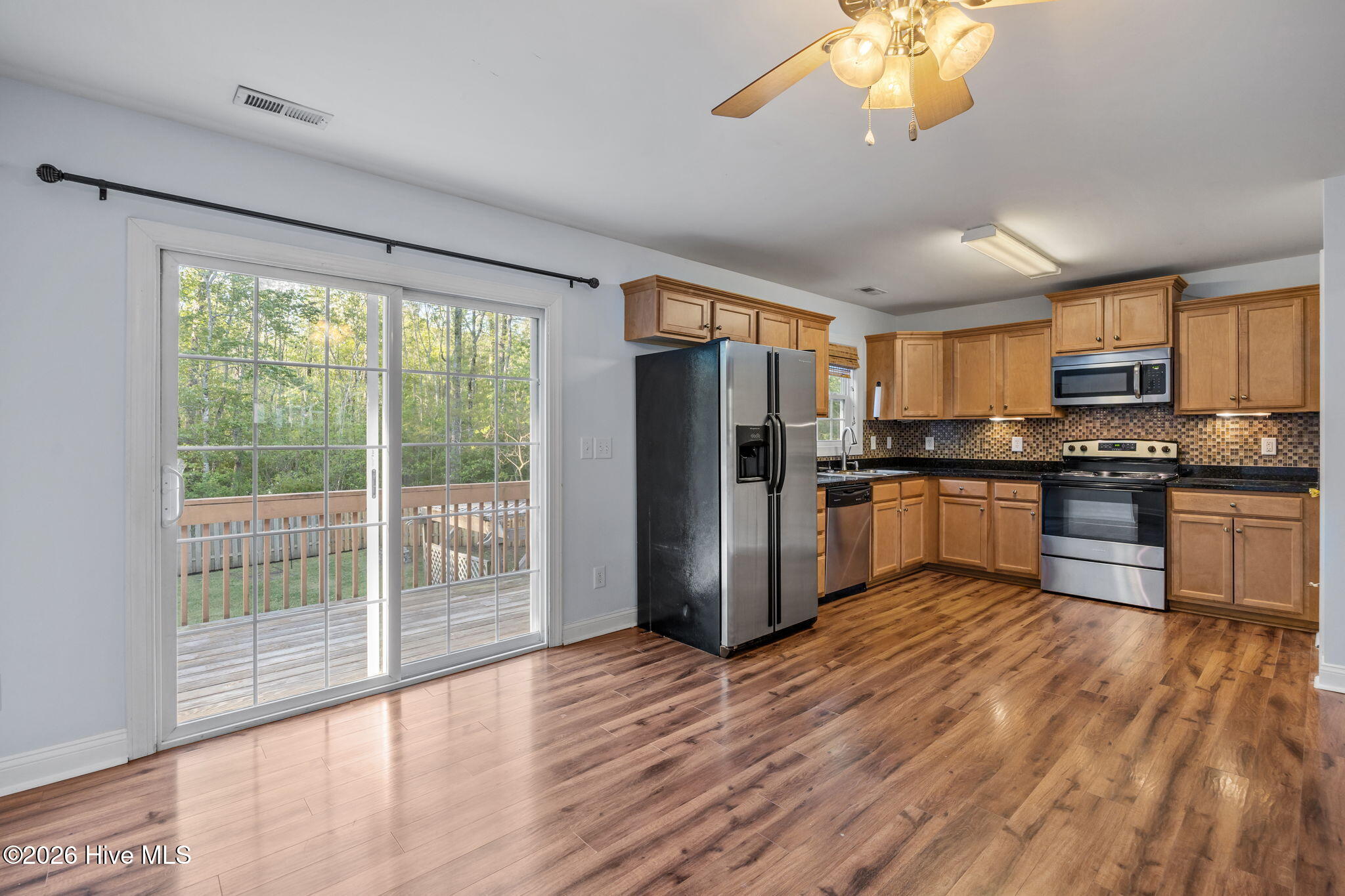 100564597 | Photo 21