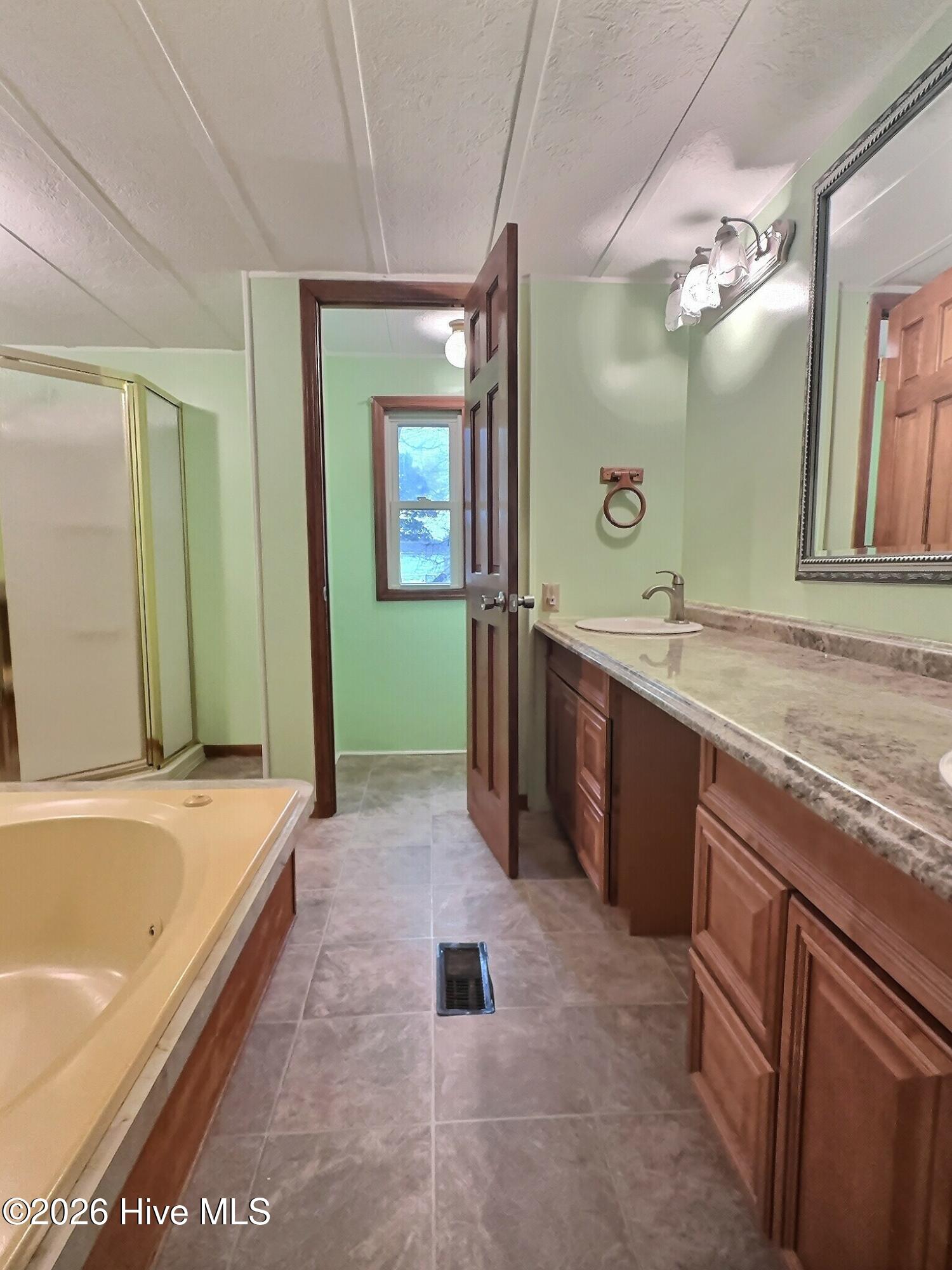 100522719 | Photo 17