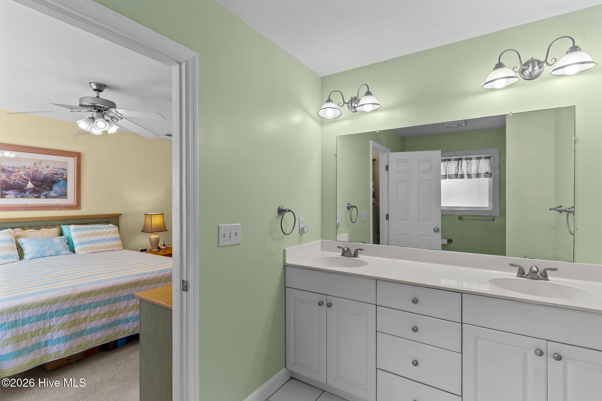 100546550 | Photo 25