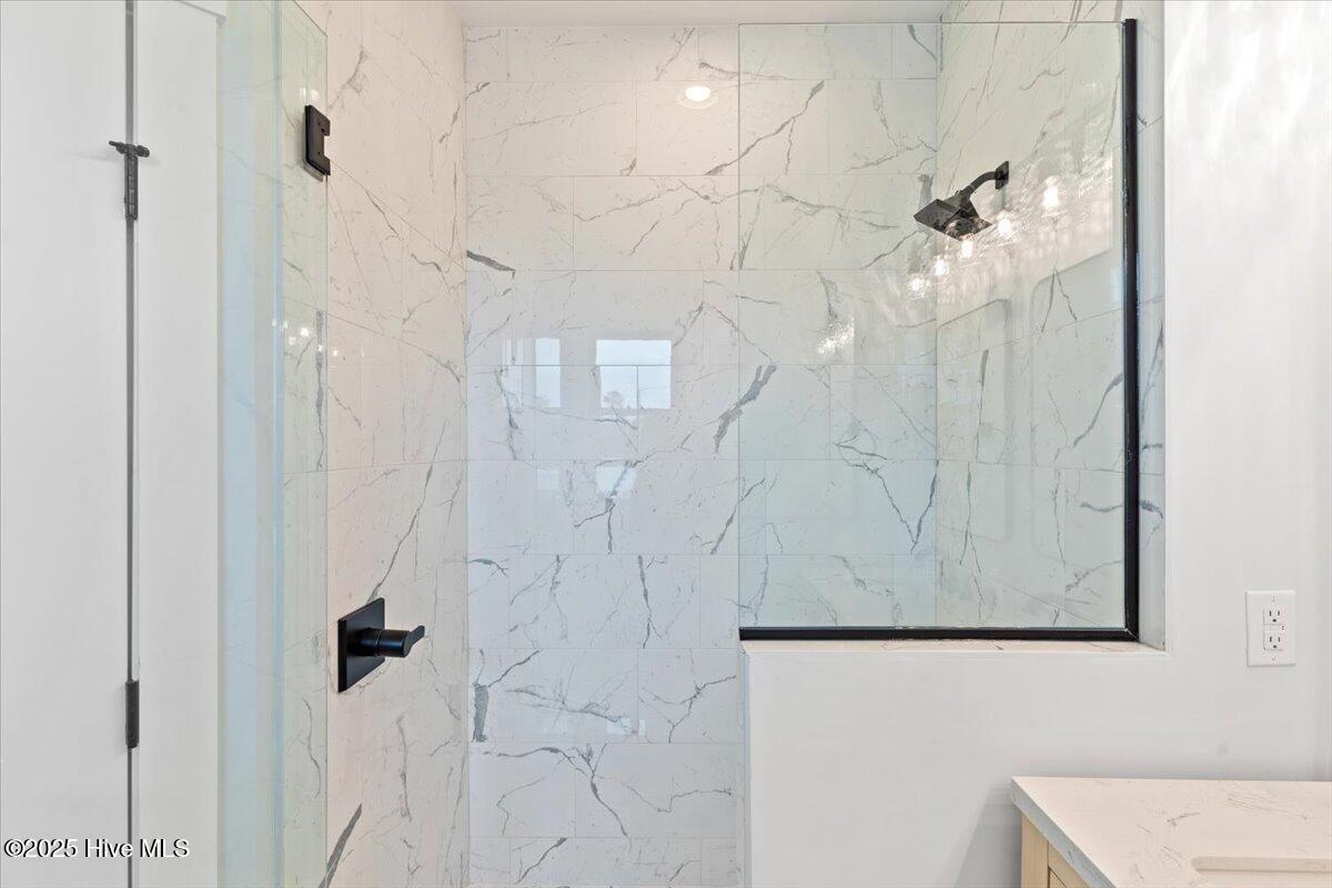 100526608 | Photo 19