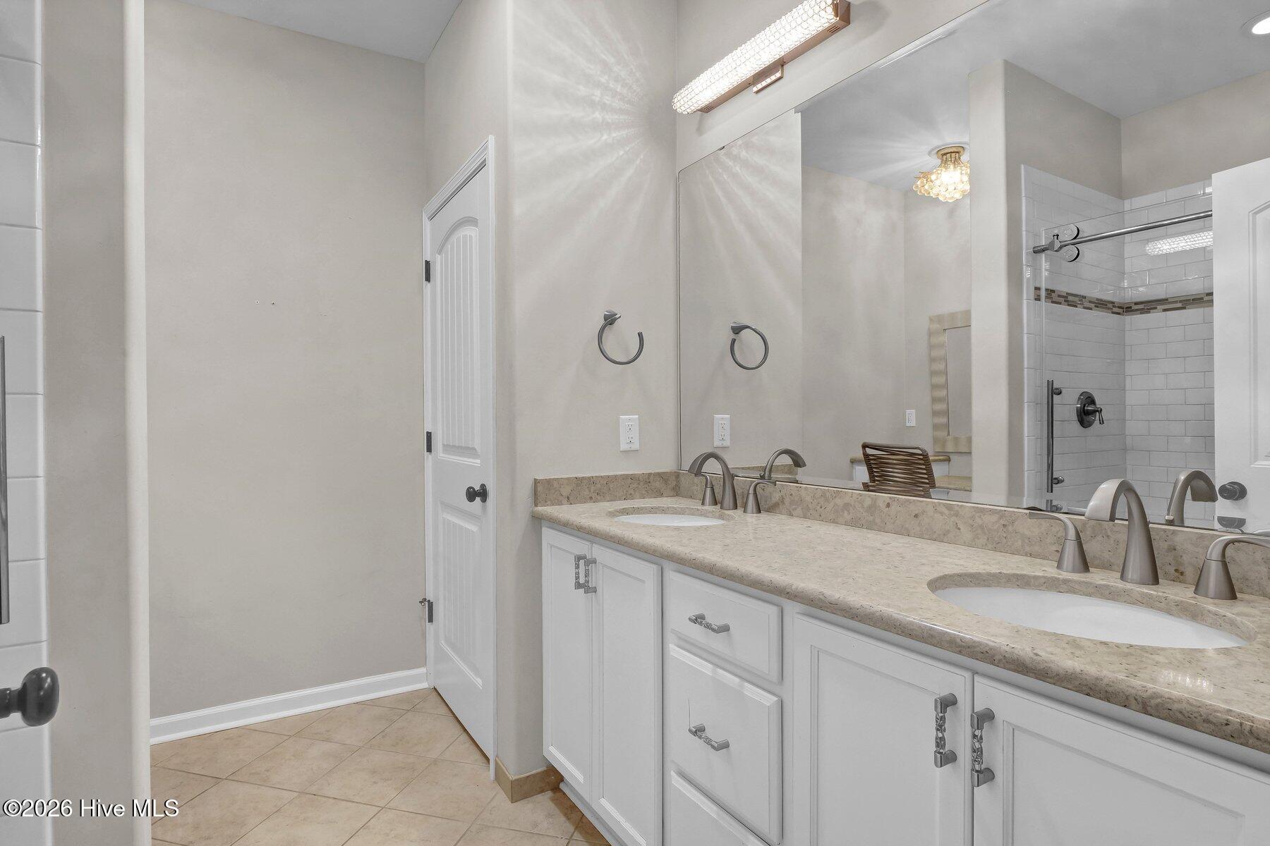 100555039 | Photo 13