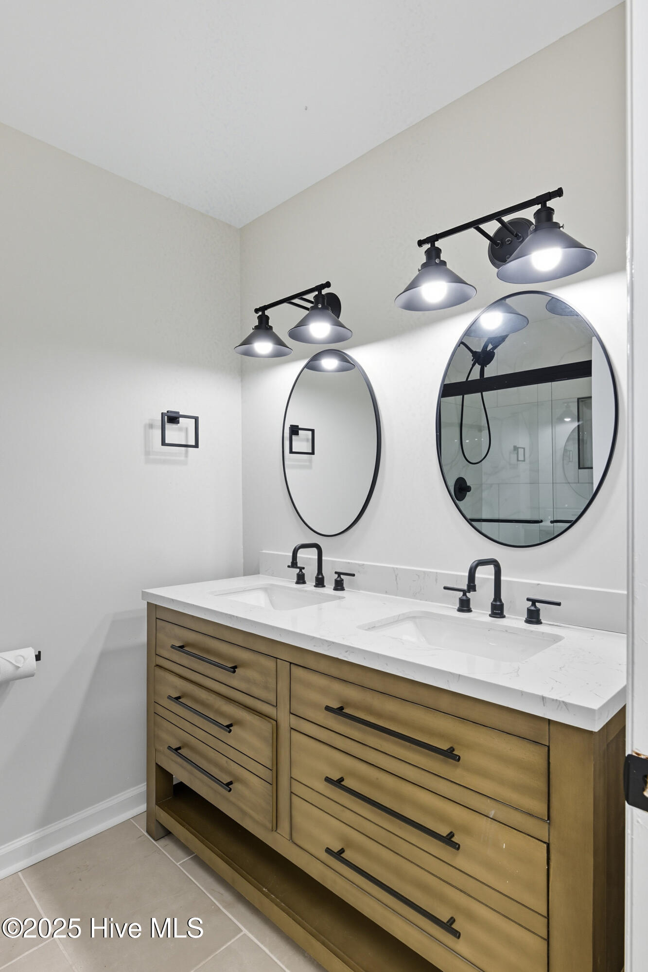 100532197 | Photo 16