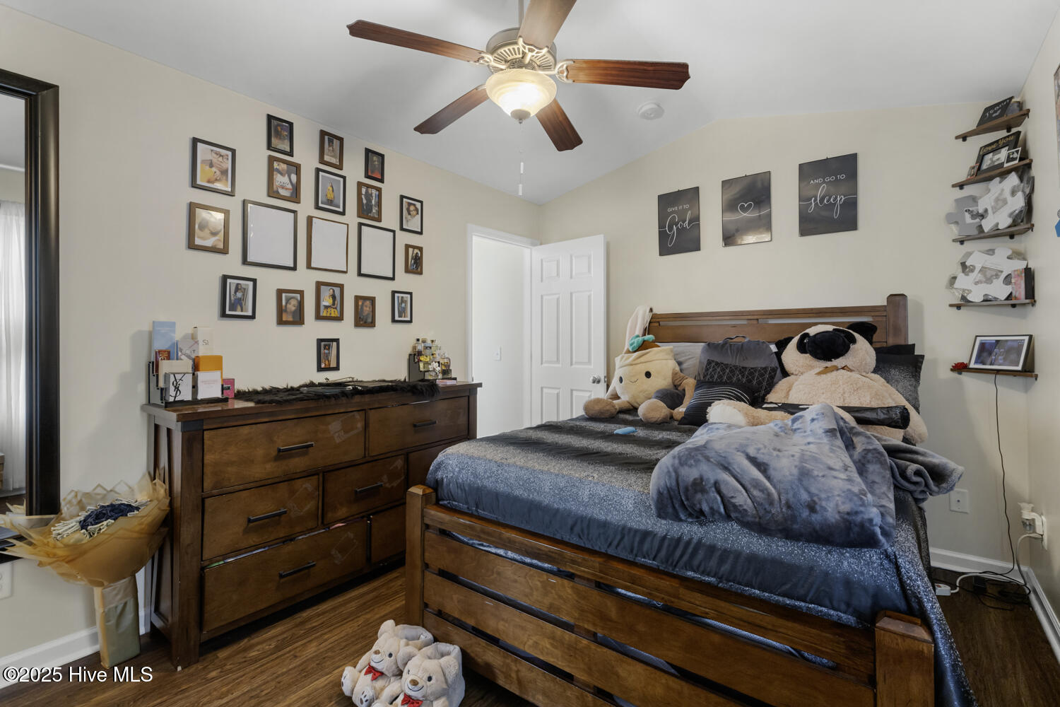 100530118 | Photo 12