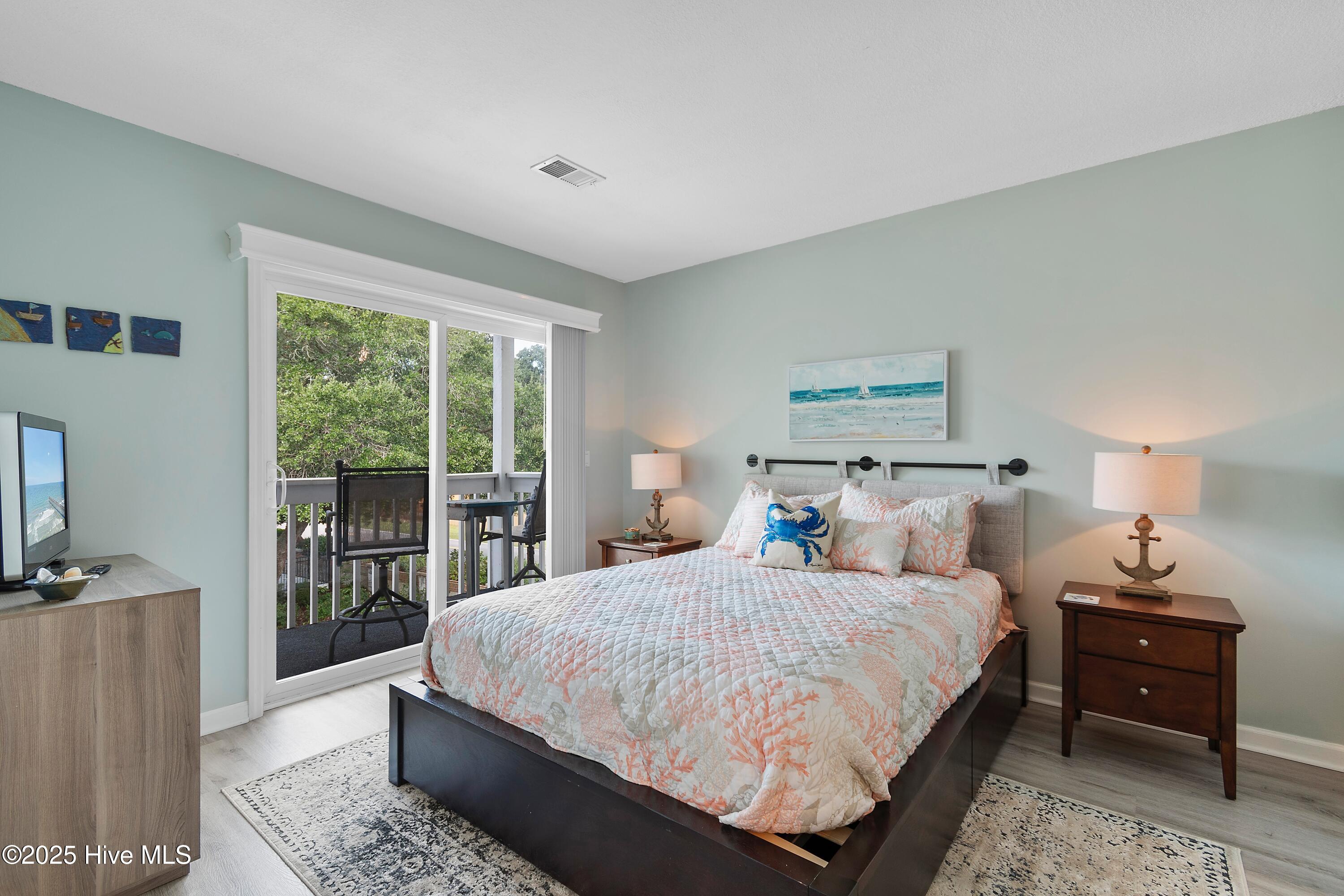 100537972 | Photo 31