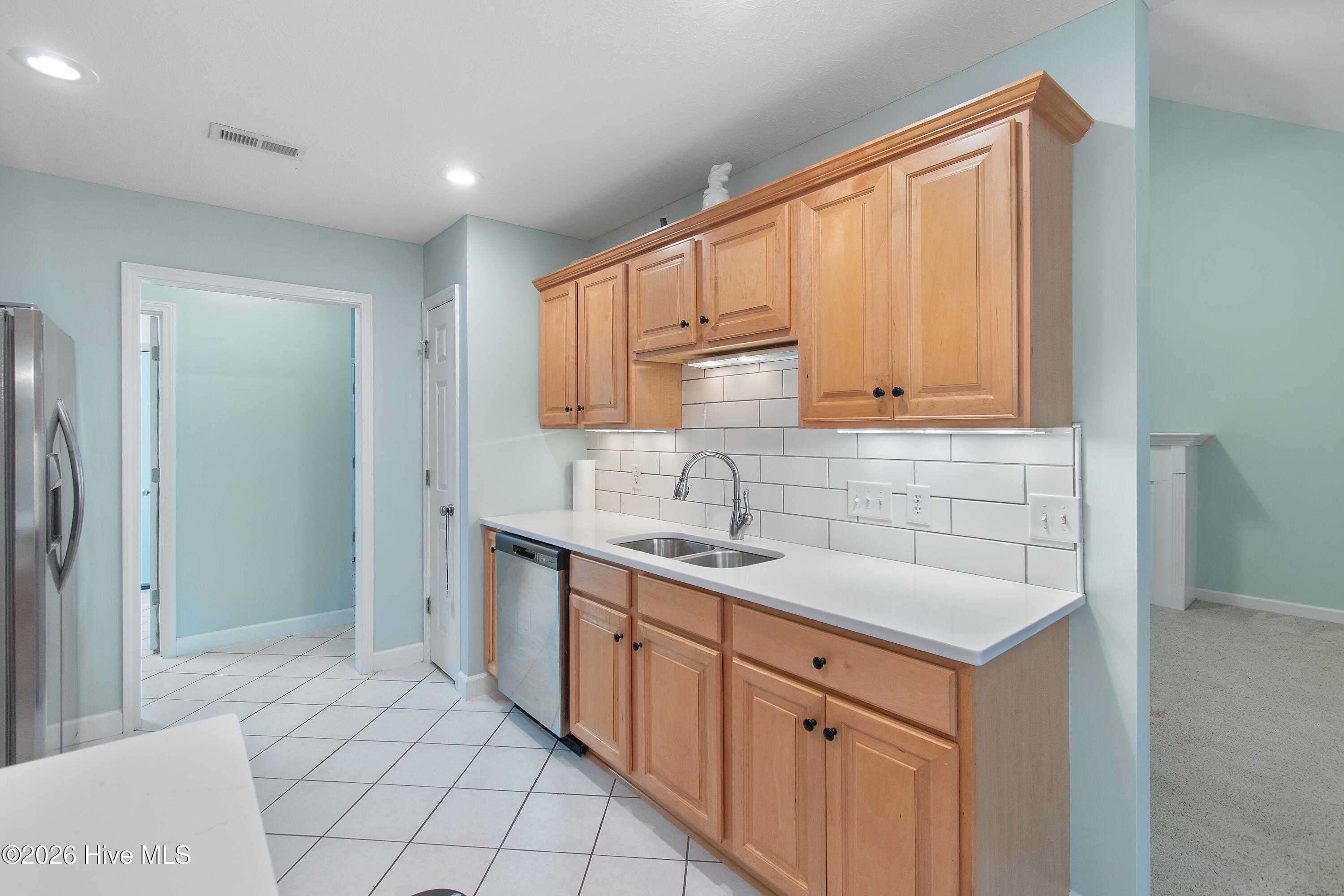 100570075 | Photo 16