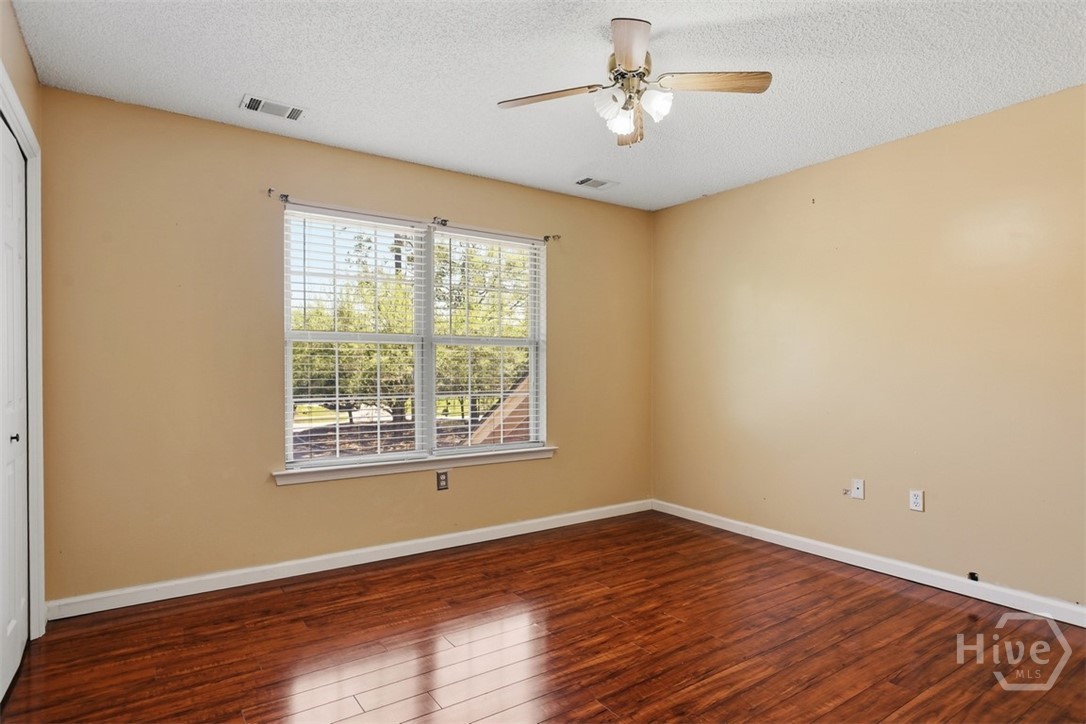 Guest bedroom #1