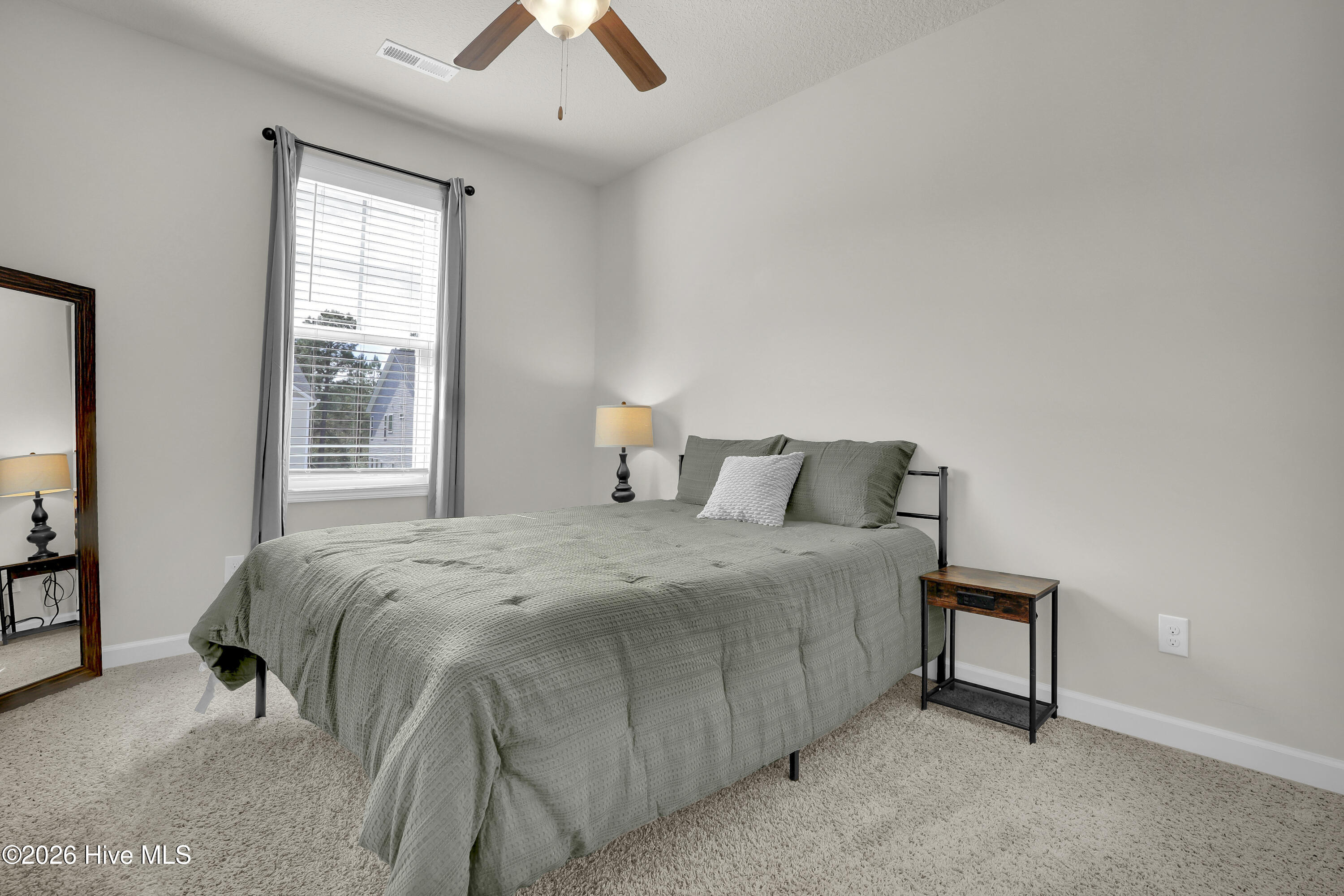 100560306 | Photo 23